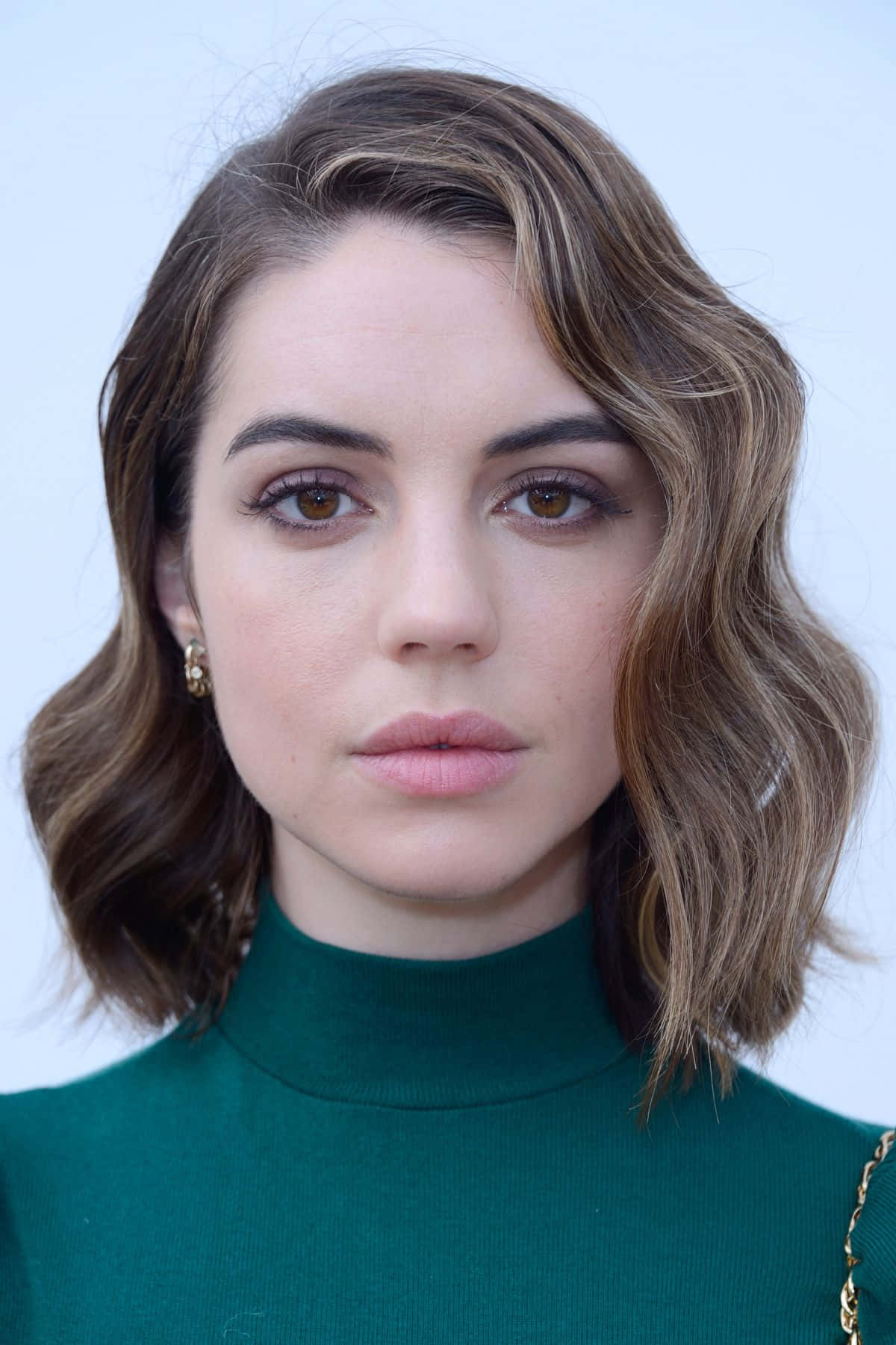 Adelaide Kane, green turtleneck, wavy brown hair, HD Phone Wallpaper