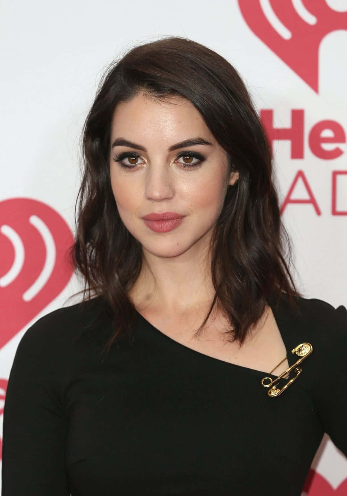 Adelaide Kane, red carpet look, black top, HD Phone Wallpaper