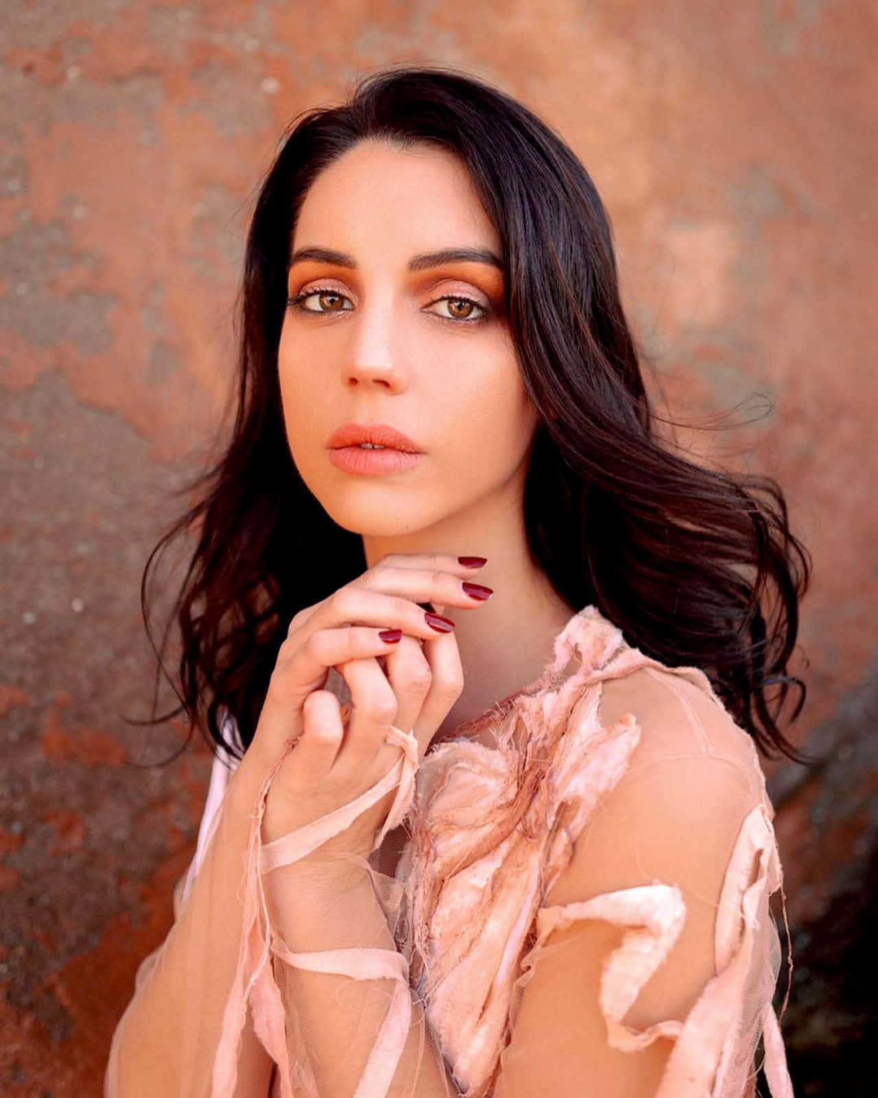 Adelaide Kane, dark hair, warm makeup, HD Phone Wallpaper