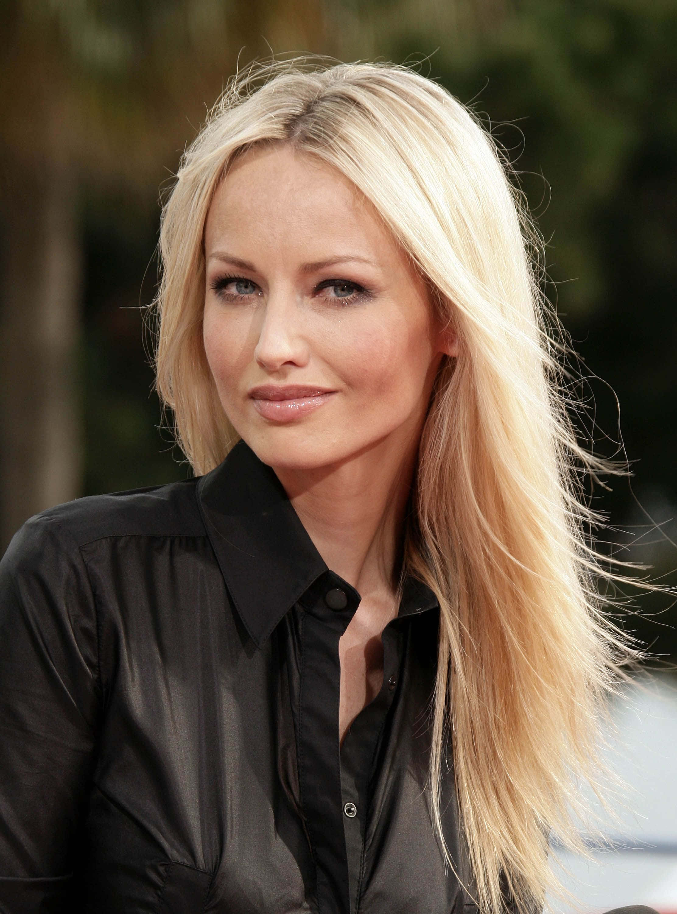 Adriana Sklenarikova, blonde woman, long hair, 2K Phone Wallpaper
