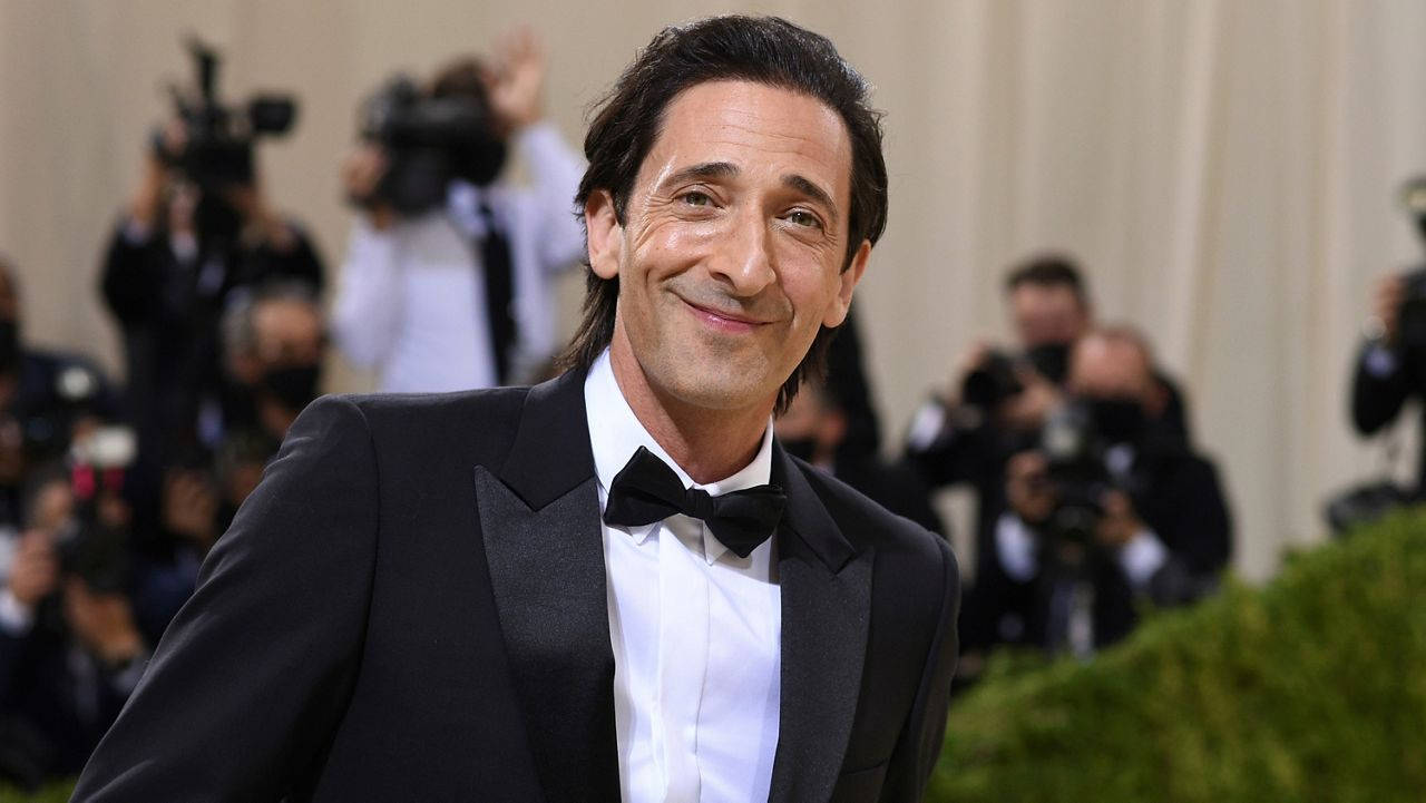 Adrien Brody, black tuxedo, red carpet event, HD Desktop Wallpaper