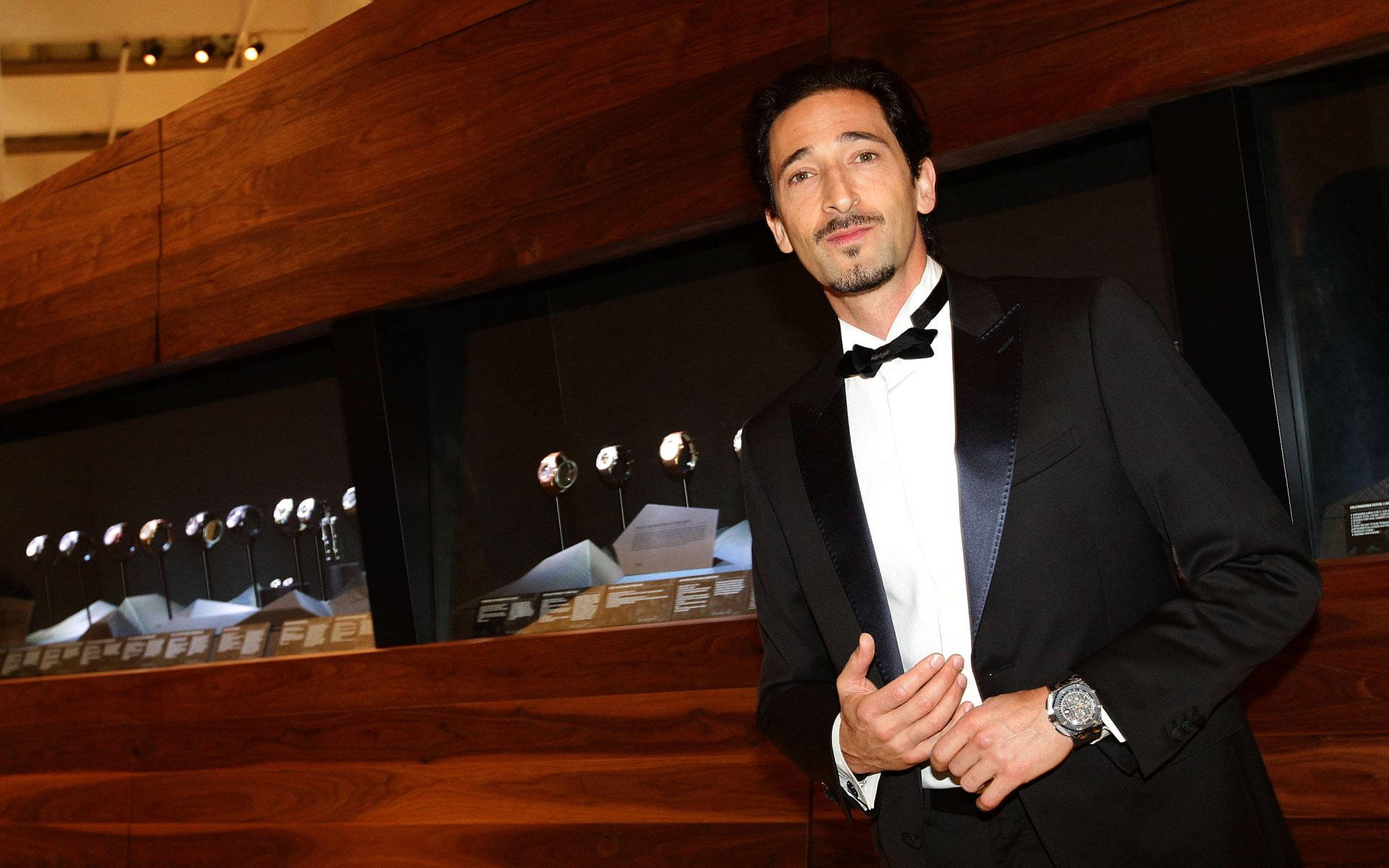 Adrien Brody, black tuxedo, bow tie, Full HD Desktop Wallpaper