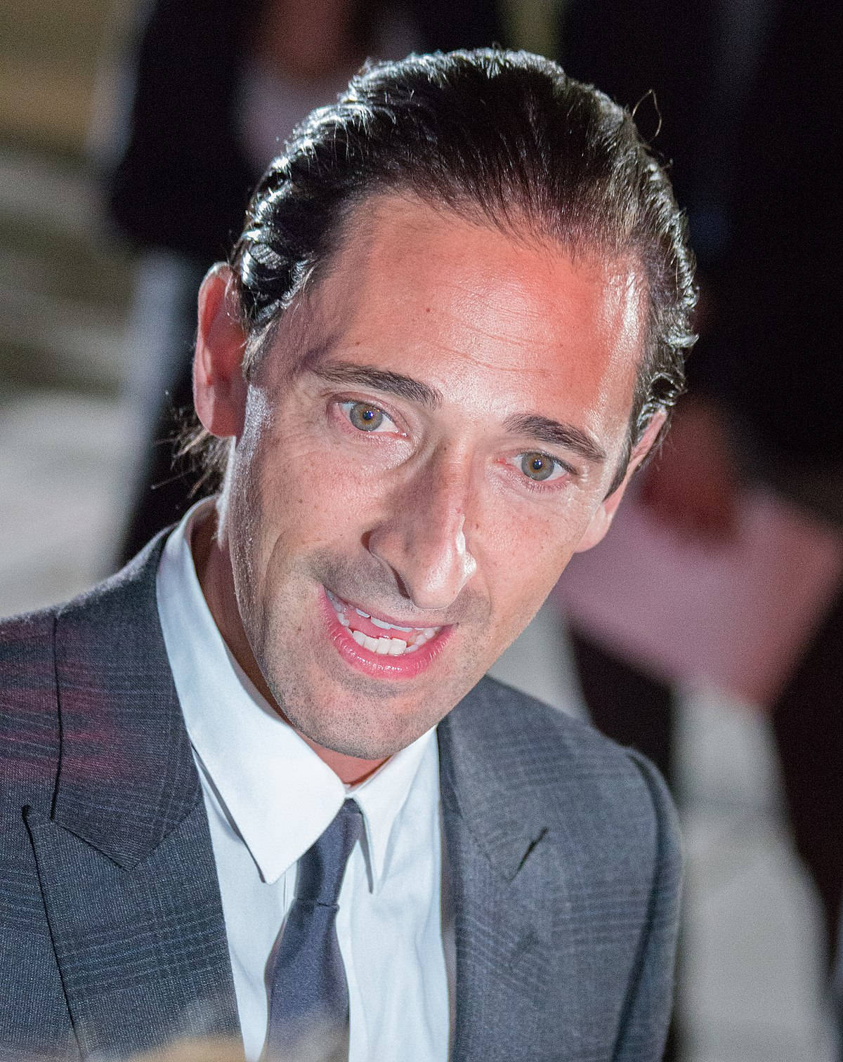 Adrien Brody, slicked-back dark hair, gray suit and tie, HD Phone Wallpaper
