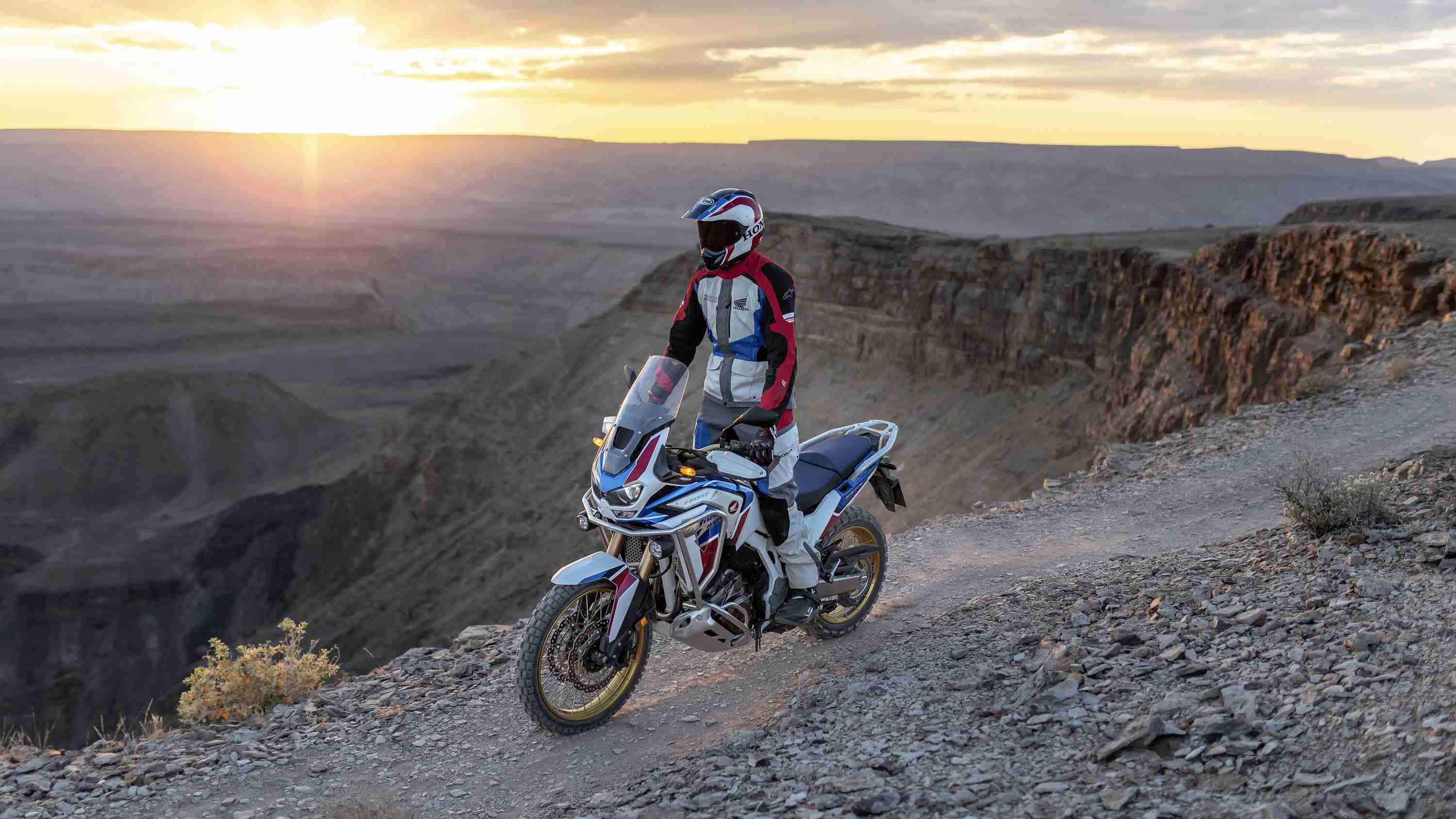 motorcyclist, full gear, rocky cliff edge, 2K Desktop Wallpaper