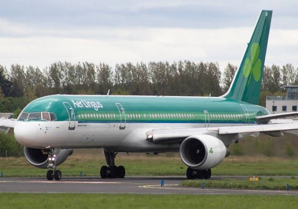 Aer Lingus, green shamrock livery, runway, SD Desktop Wallpaper