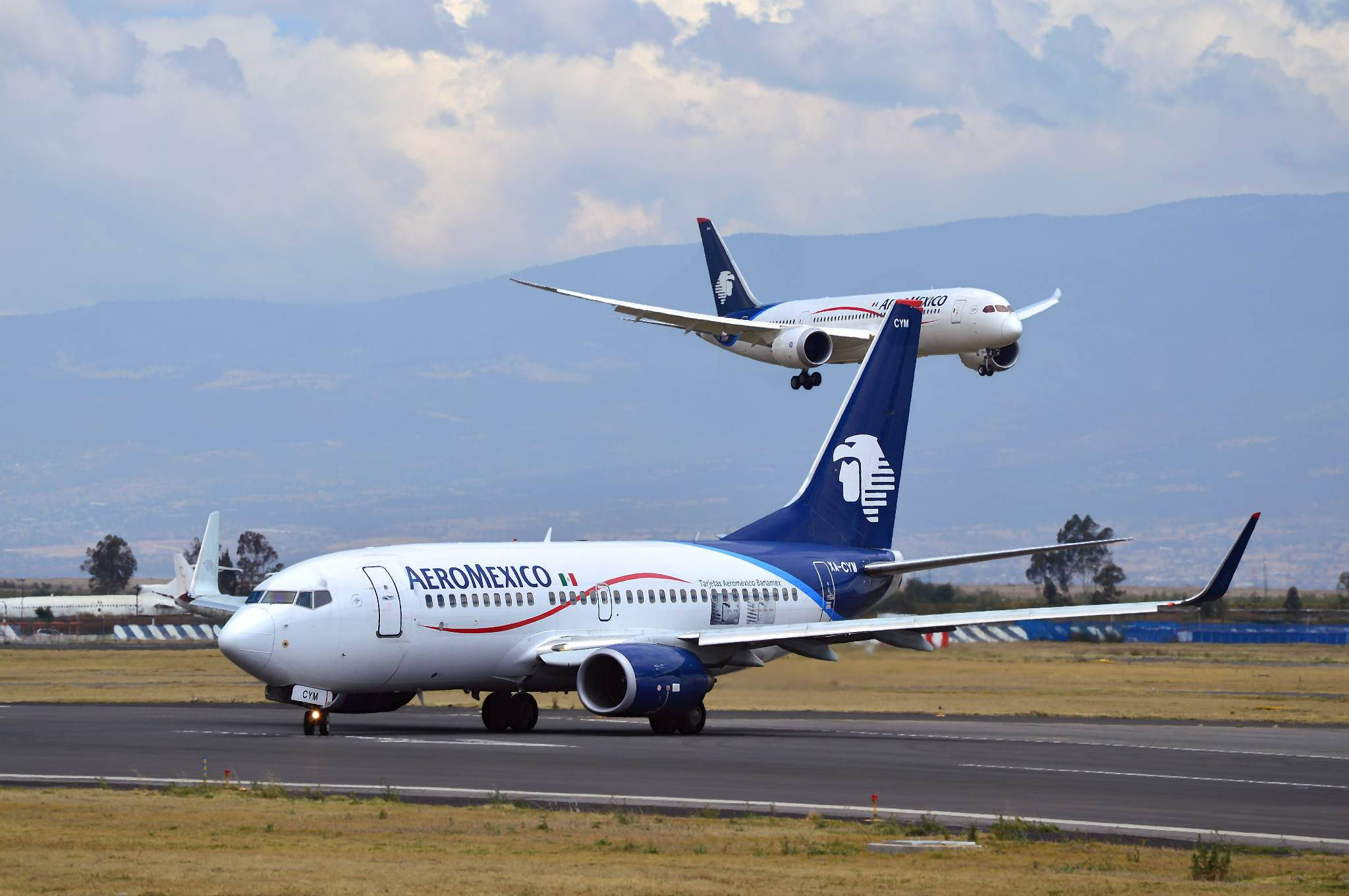 Aeromexico, airplanes, runway, Full HD Desktop Wallpaper