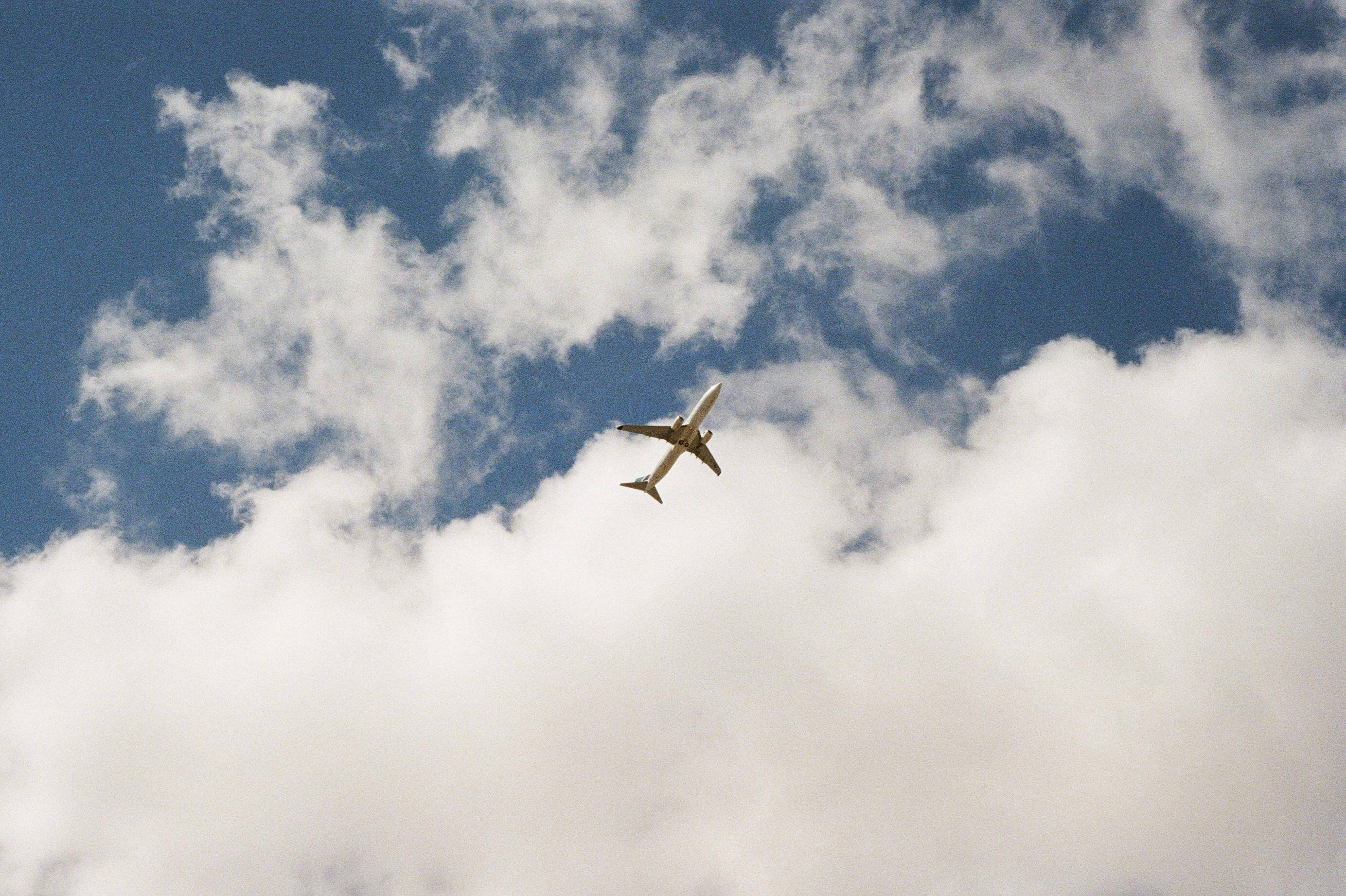 airplane, commercial airplane, vibrant blue sky, 2K Desktop Wallpaper