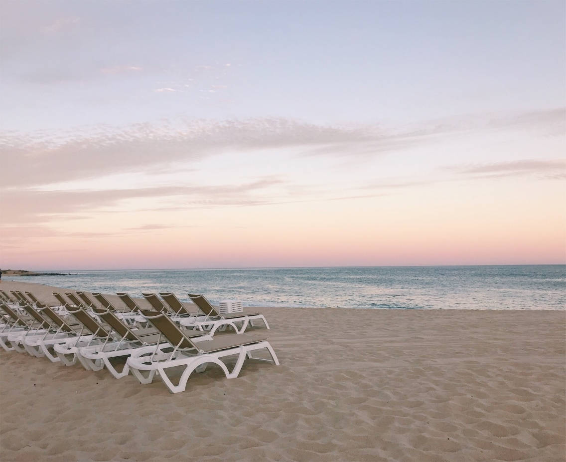 aesthetic beach, lounge benches, white lounge chairs, SD Desktop Wallpaper