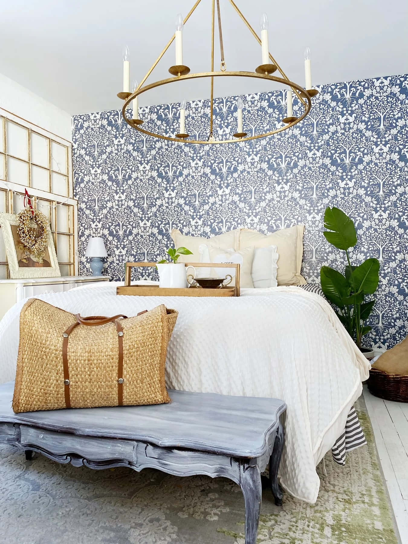 floral wallpaper, blue and white patterned wallpaper, white linens, HD Phone Wallpaper
