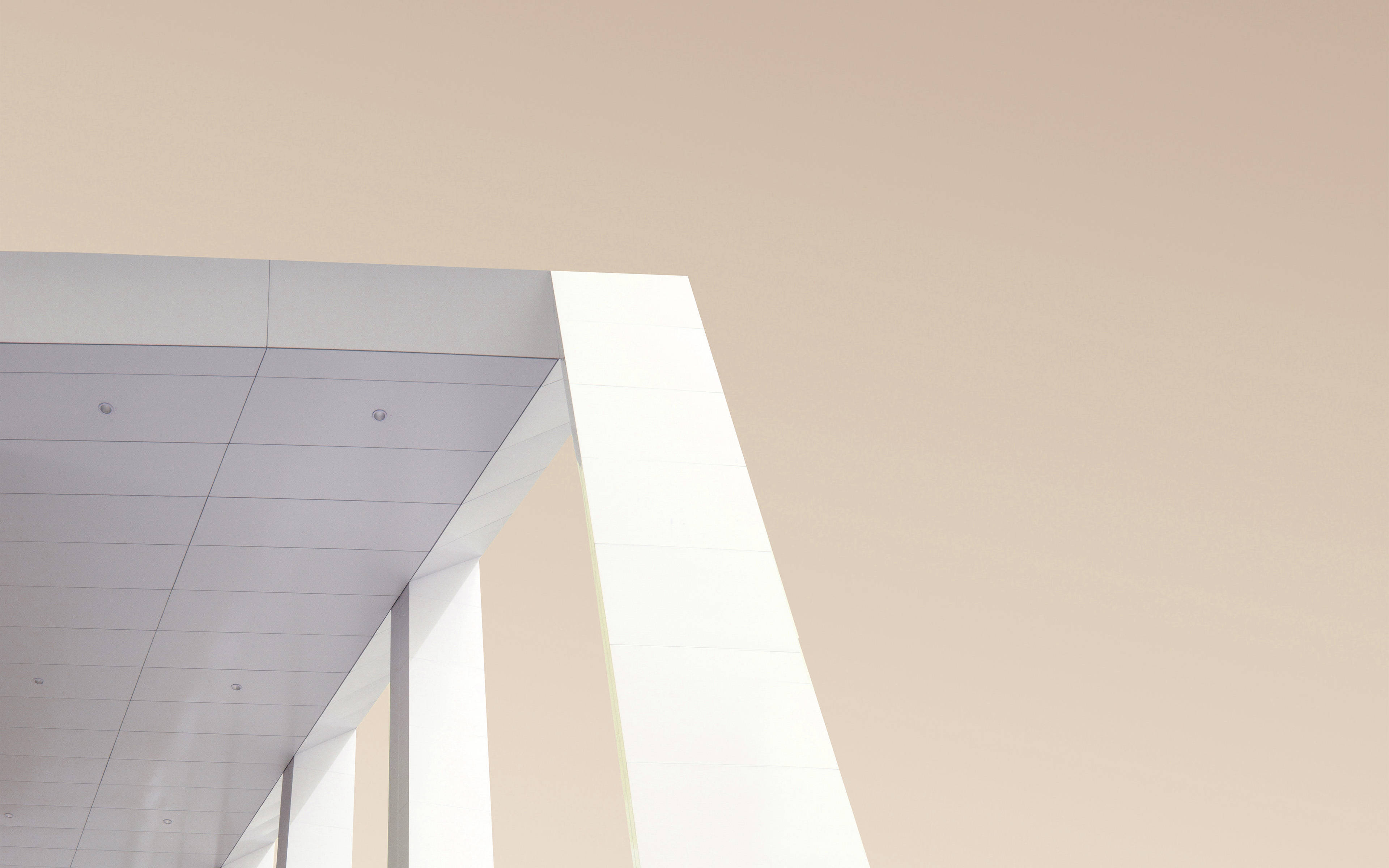 beige aesthetic laptop architecture, minimalist modern architecture, clean white lines, 4K Desktop Wallpaper