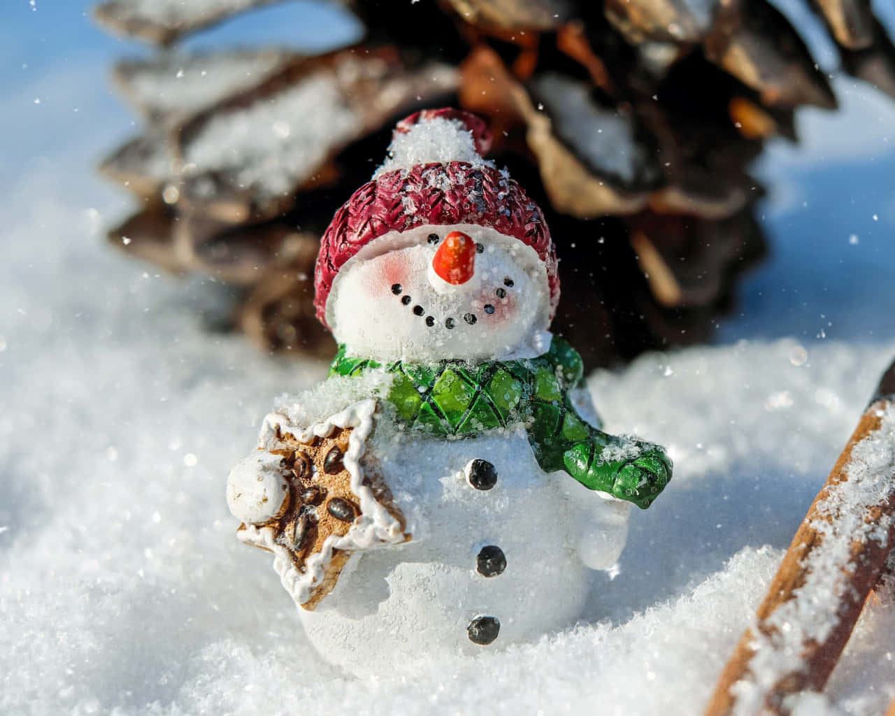 Aesthetic Christmas Snowman Pine Cone Laptop, snowman figurine, red hat, HD Desktop Wallpaper