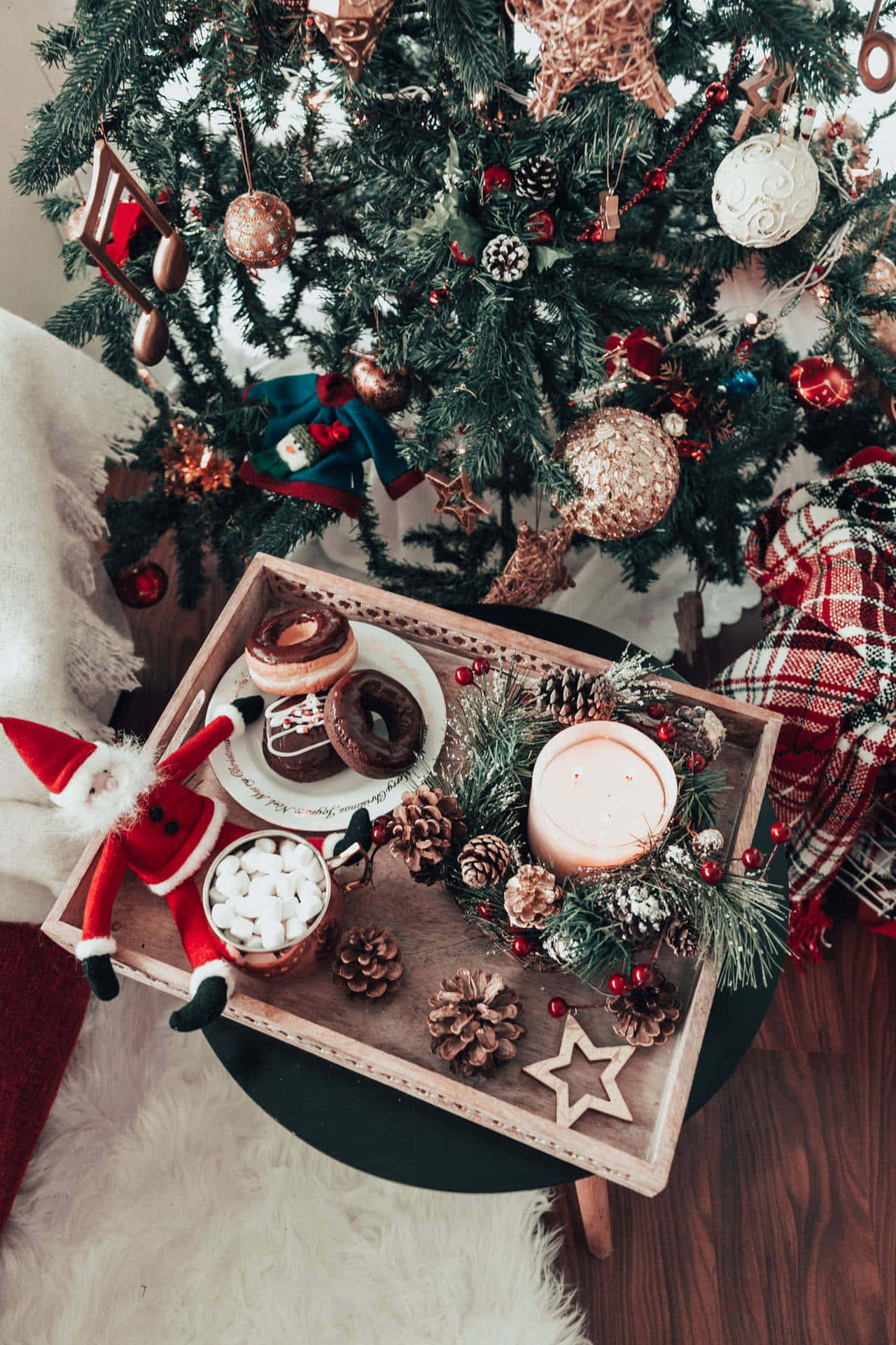 Aesthetic Christmas Laptop, Christmas tree, donuts, Full HD Phone Wallpaper