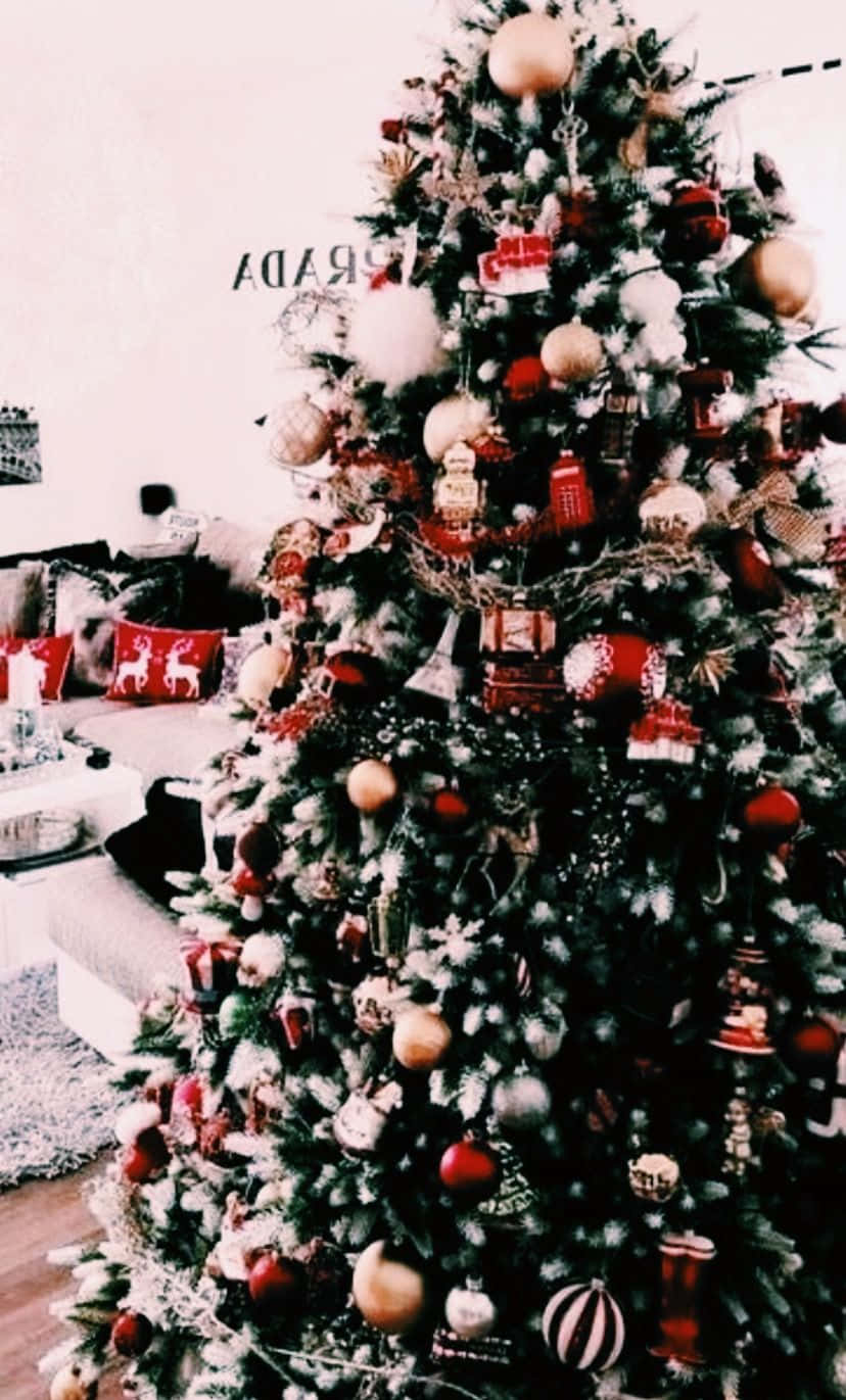 Aesthetic Christmas Tree, red, gold, HD Phone Wallpaper