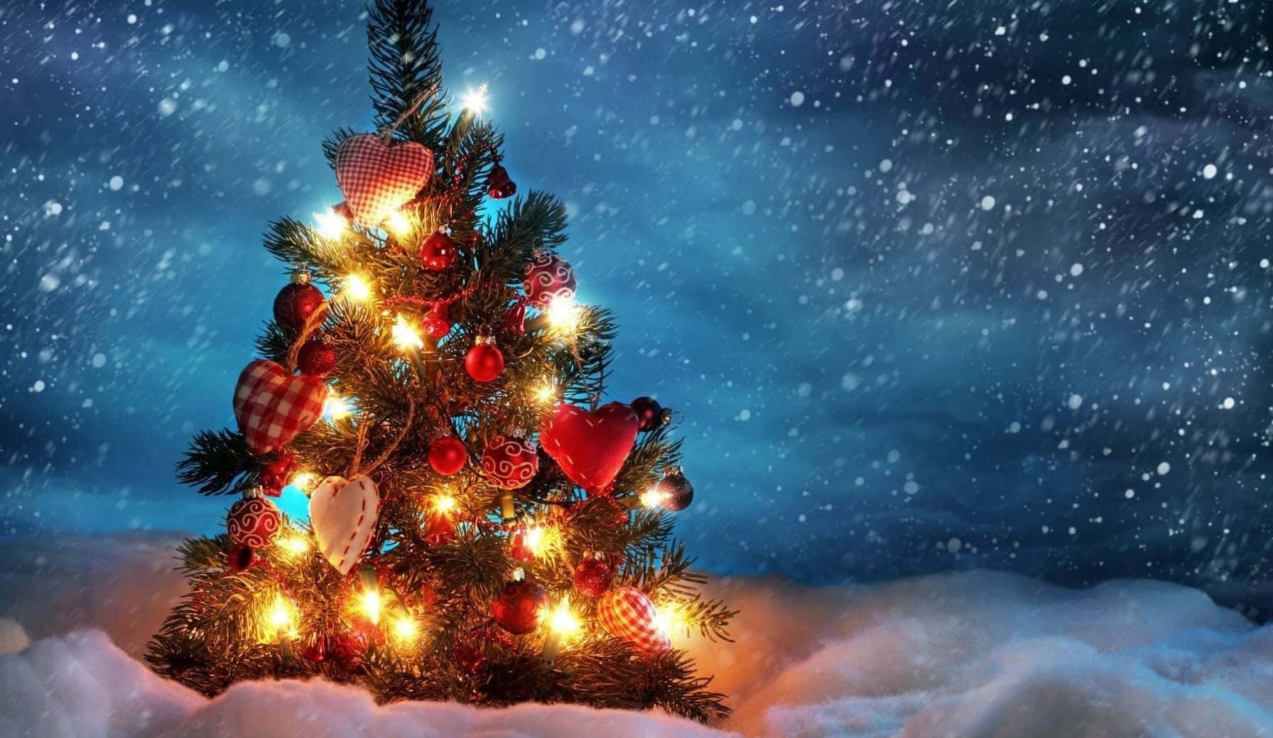 Aesthetic Christmas Tree, red hearts, ornaments, HD Desktop Wallpaper
