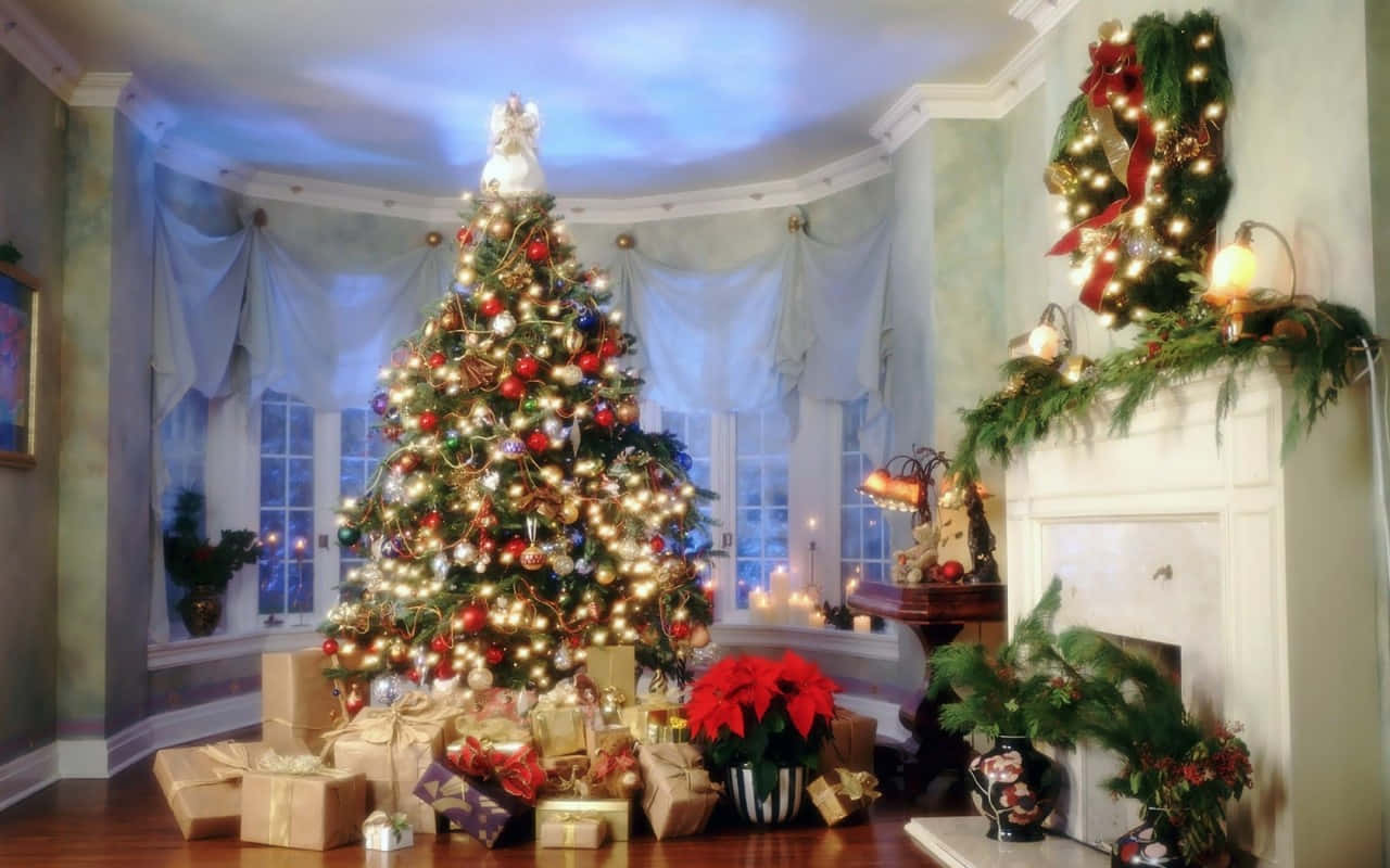 Aesthetic Christmas Tree, glowing lights, ornaments, HD Desktop Wallpaper
