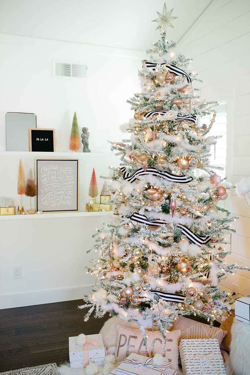 Aesthetic Christmas Tree, black and white ribbons, gold ornaments, HD Phone Wallpaper