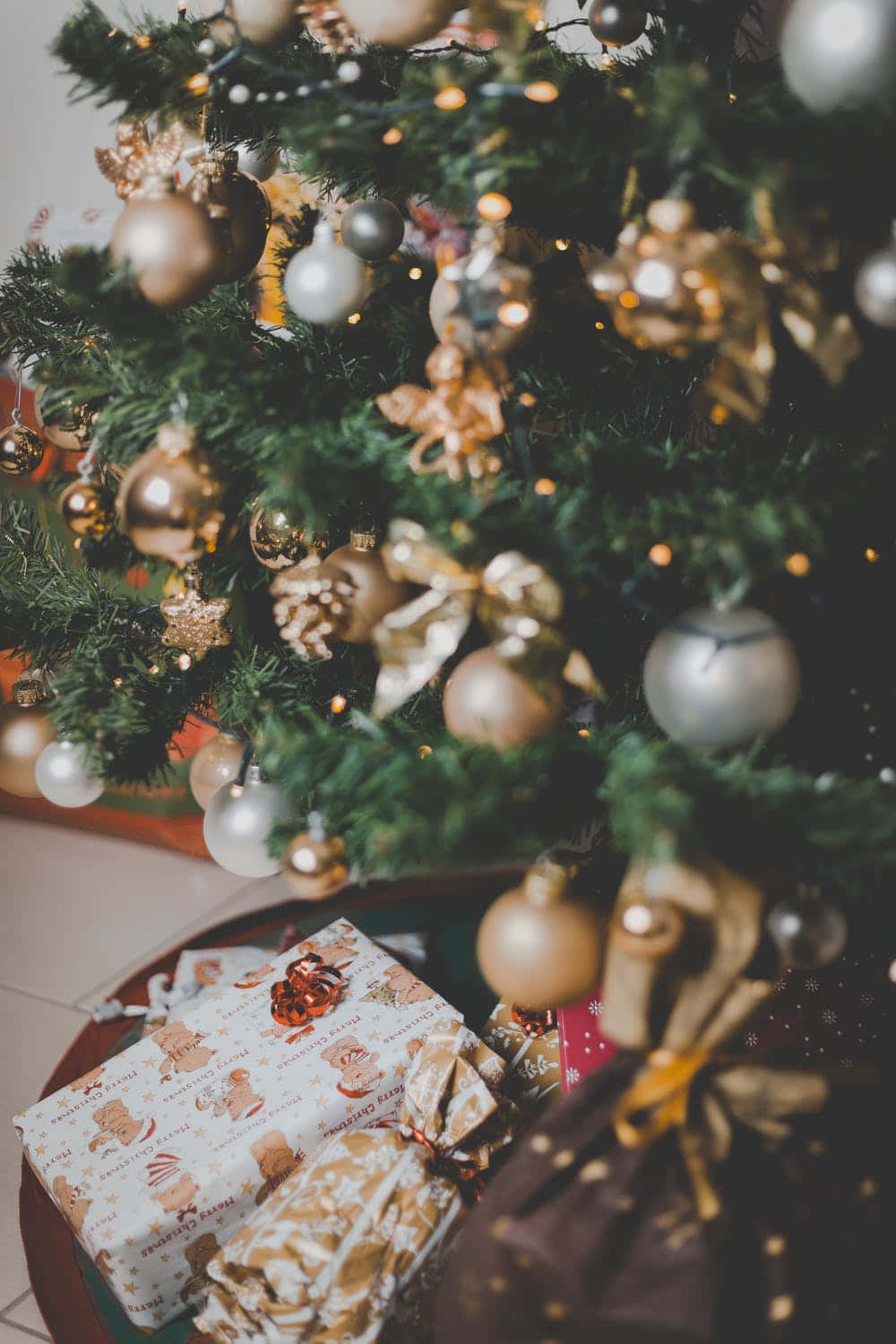 lush green Christmas tree, shimmering gold silver ornaments, twinkling lights, HD Phone Wallpaper