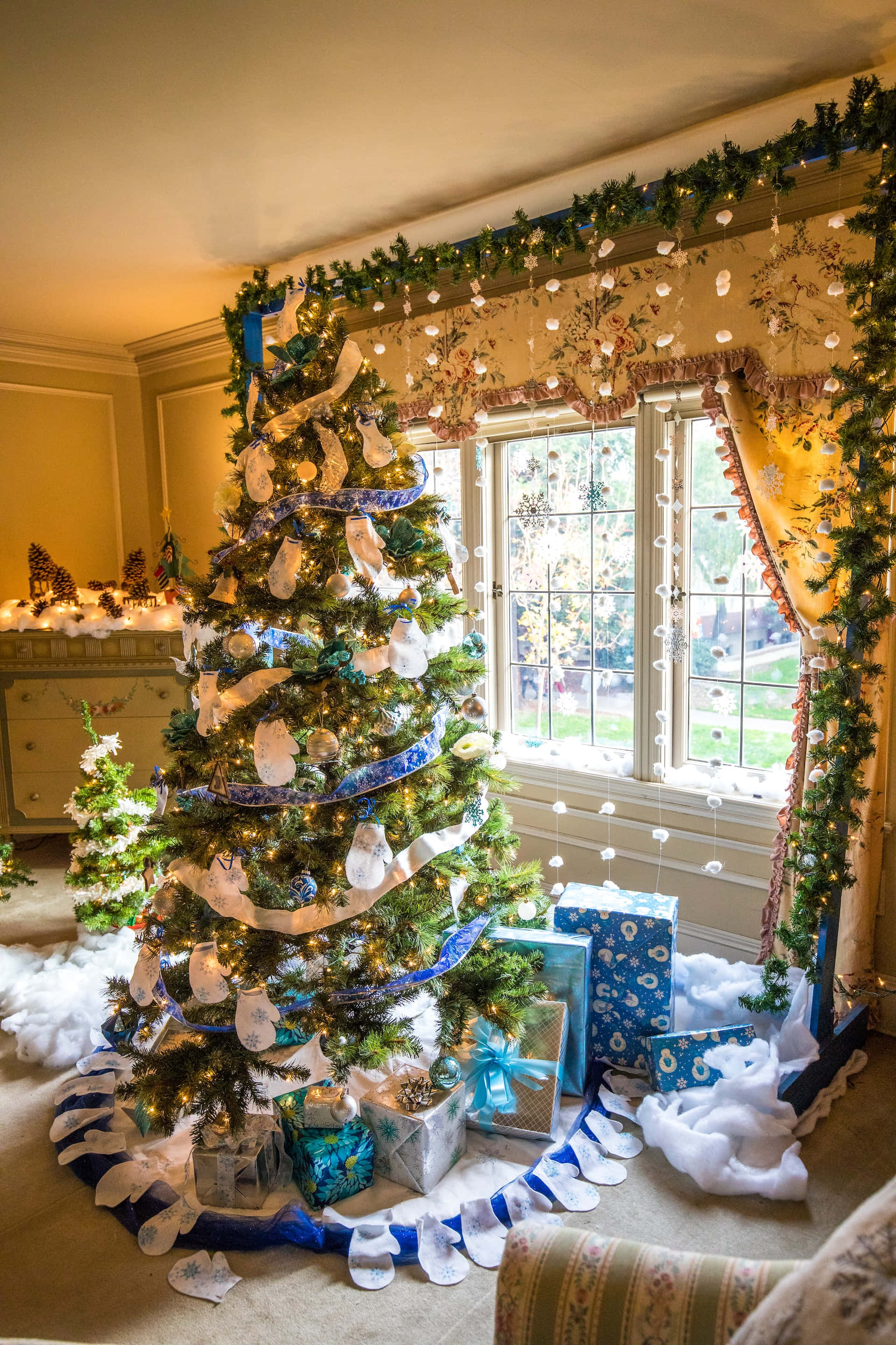 Aesthetic Christmas Tree, blue ribbons, white stockings, 2K Phone Wallpaper