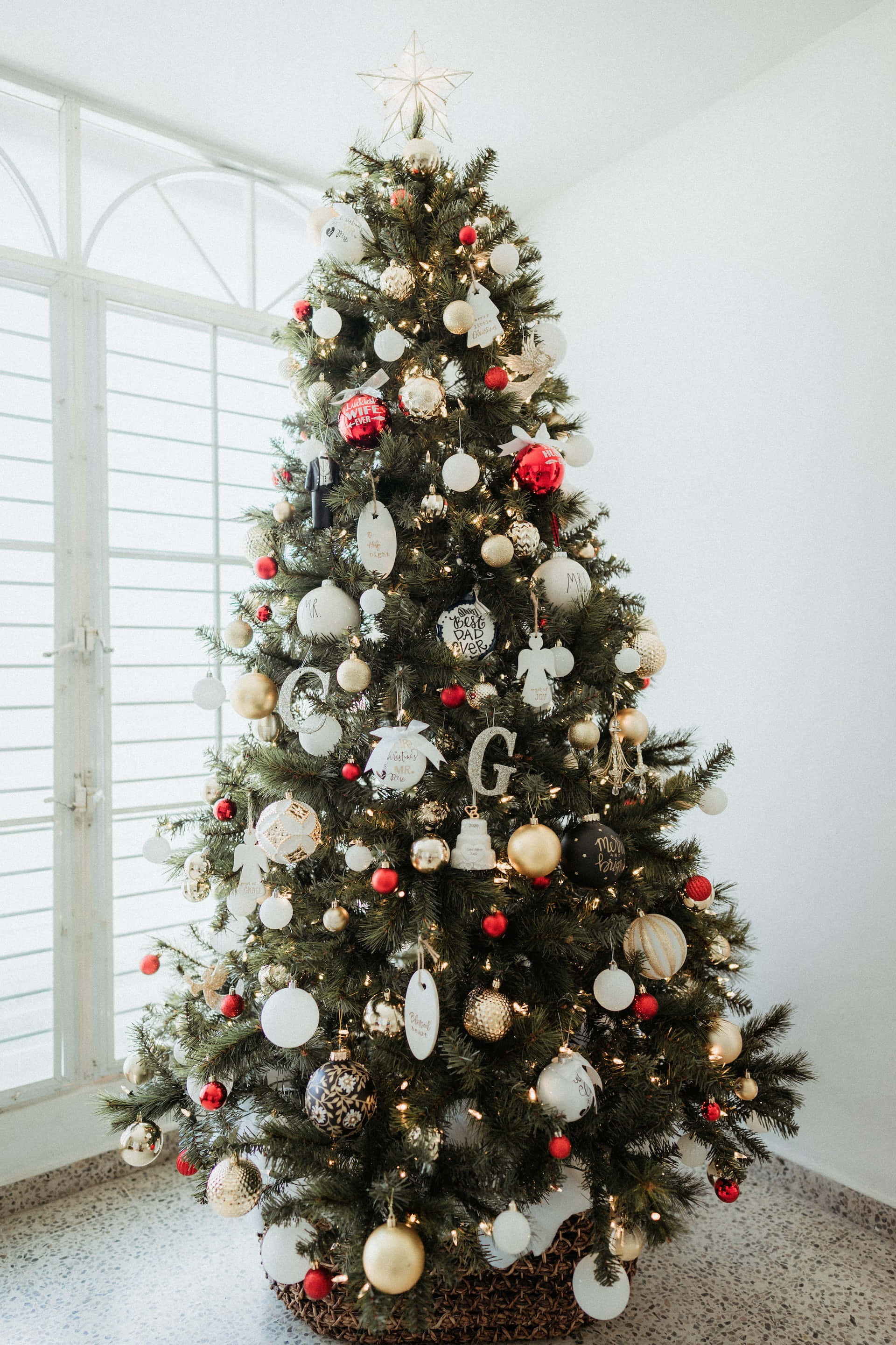 Christmas tree, white gold, red ornaments, 2K Phone Wallpaper