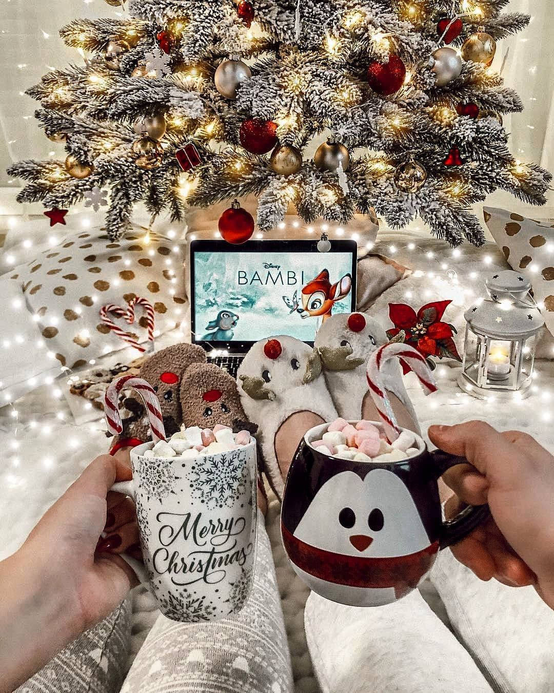 Aesthetic Christmas, twinkling Christmas tree, hot cocoa, HD Phone Wallpaper