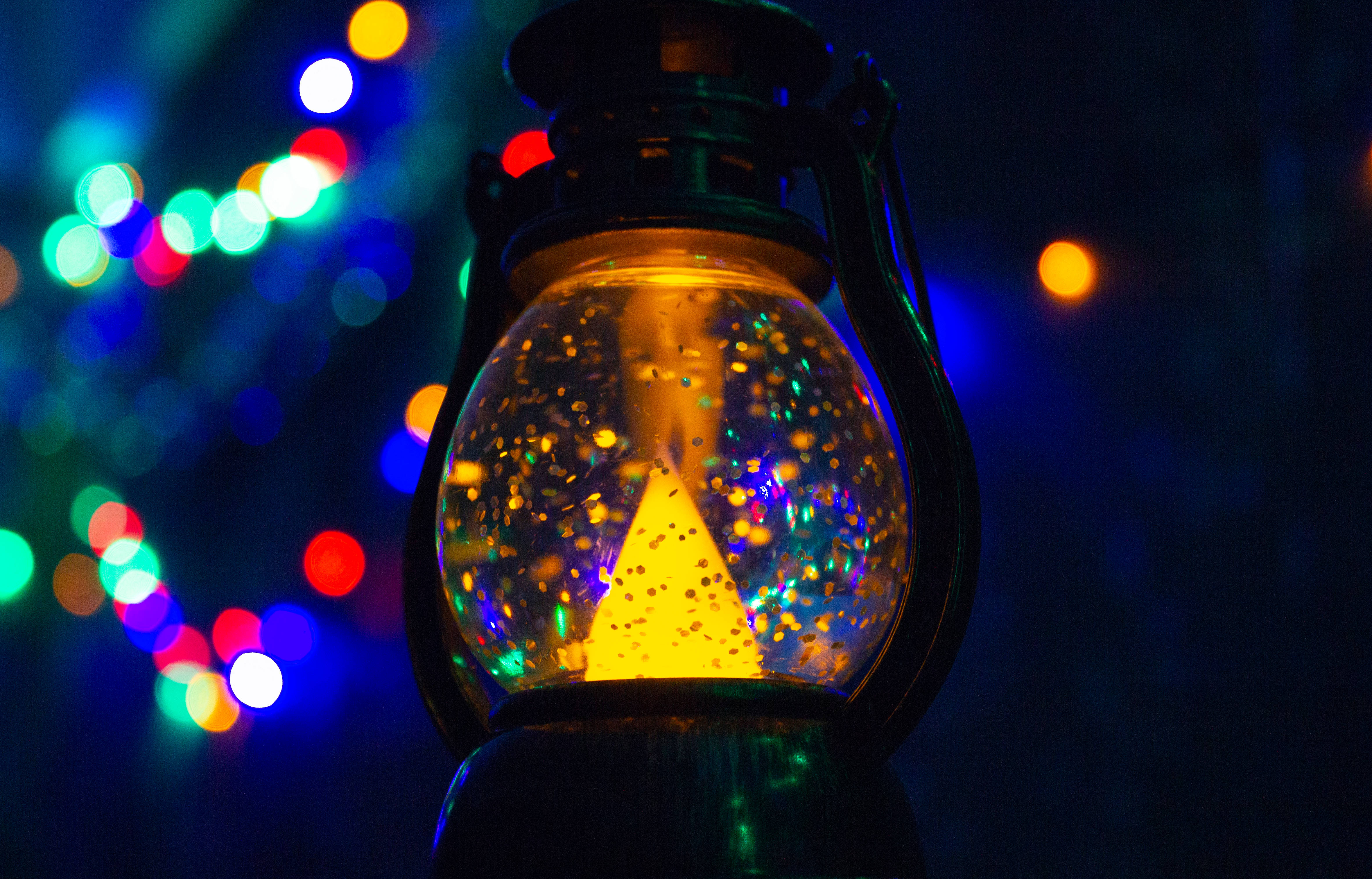 Aesthetic Christmas Lantern, yellow Christmas tree, glowing lantern, 4K Desktop Wallpaper