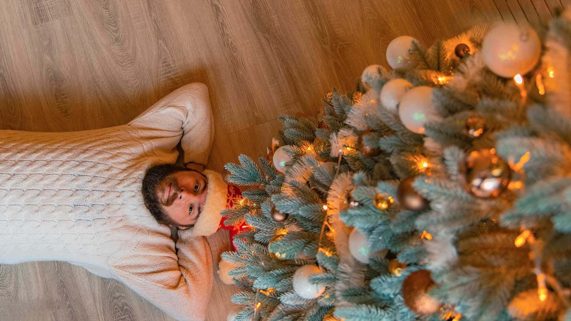 cream knit sweater, wooden floor, decorated Christmas tree, Full HD Desktop Wallpaper