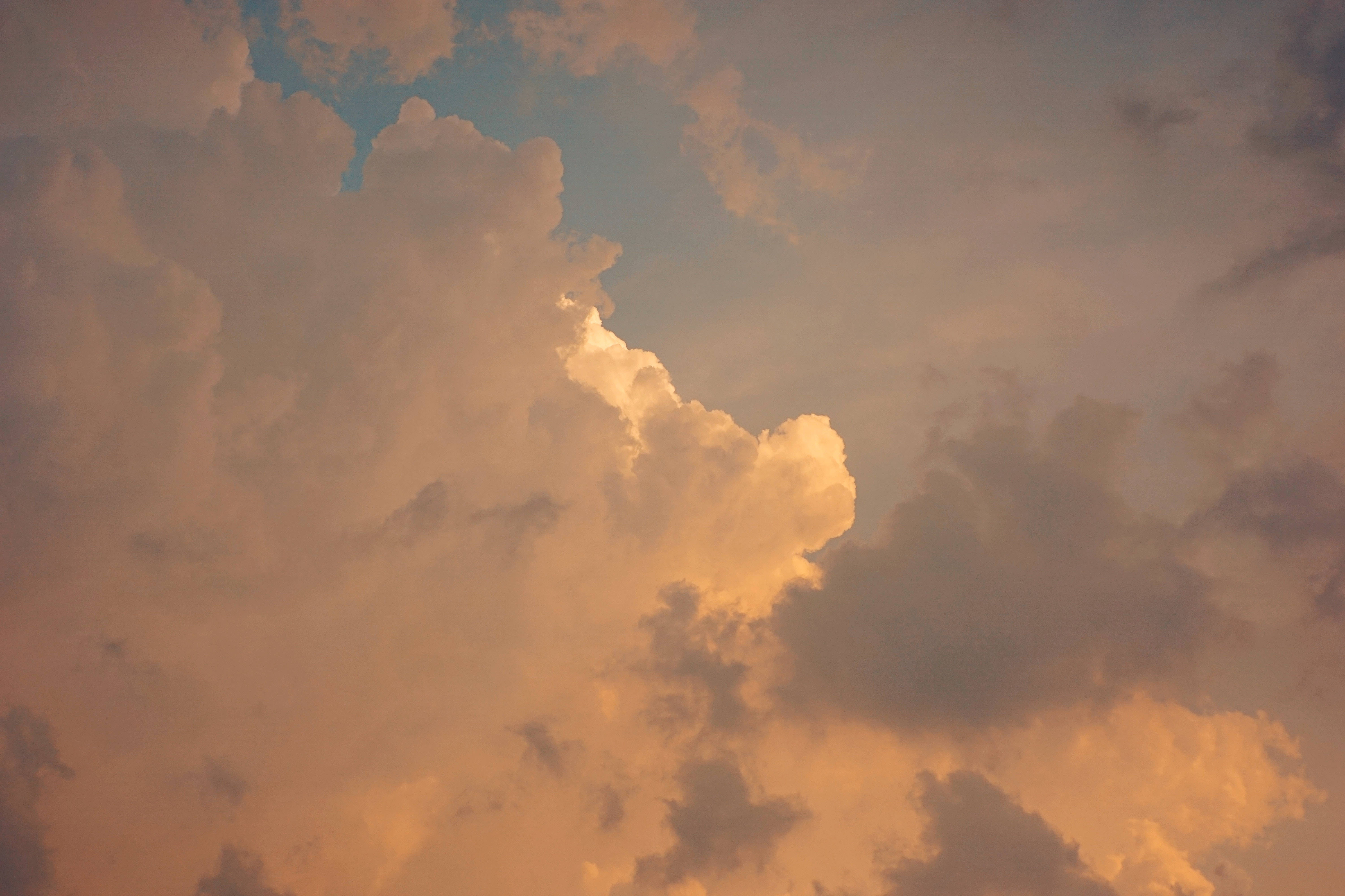 golden cloud aesthetic, warm amber, soft blue, 5K Desktop Wallpaper