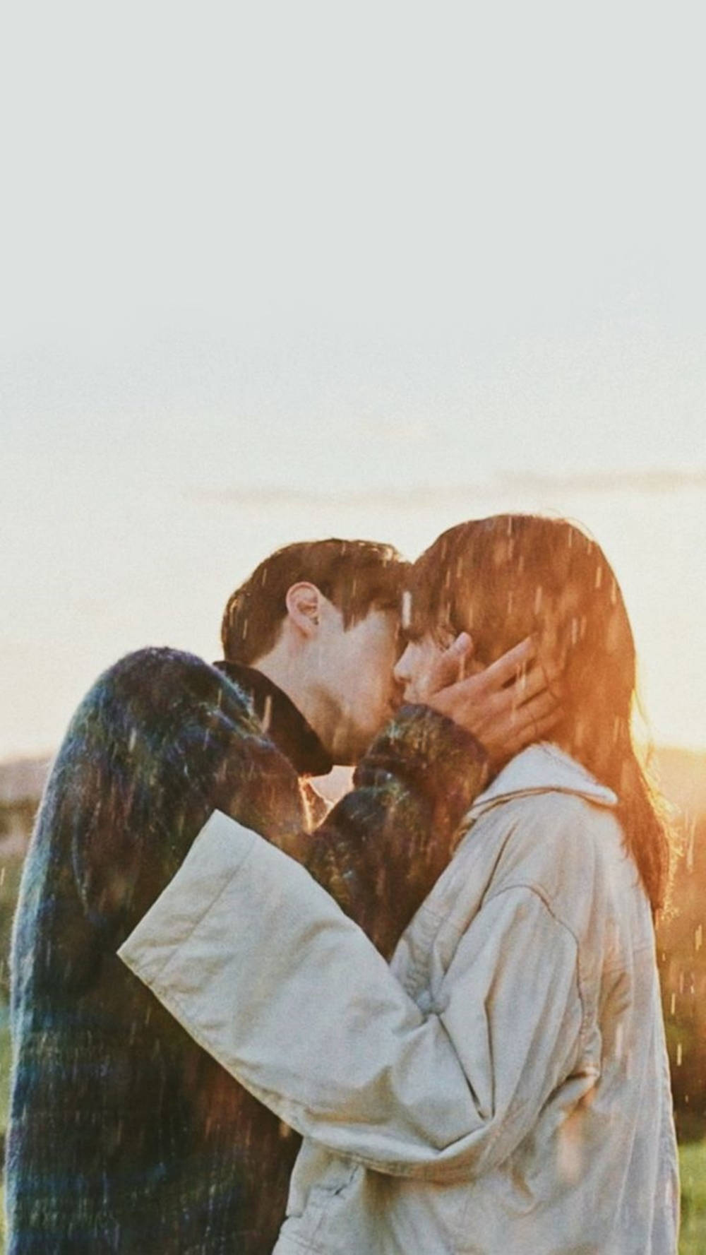 aesthetic couple, kissing, rain, HD Phone Wallpaper