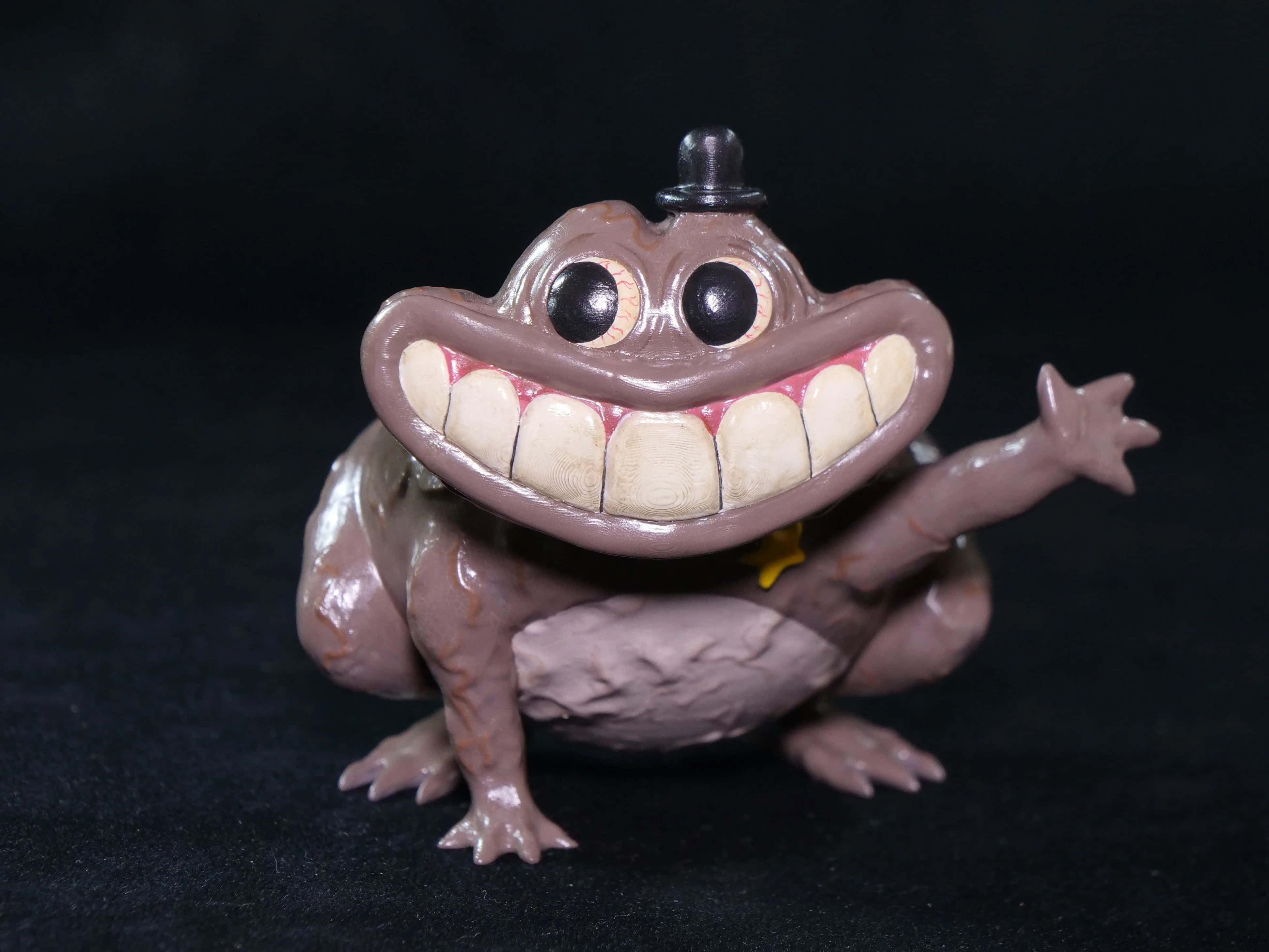 Smiling Frog Toy Figure, ceramic frog figurine, wide toothy grin, 4K Desktop Wallpaper