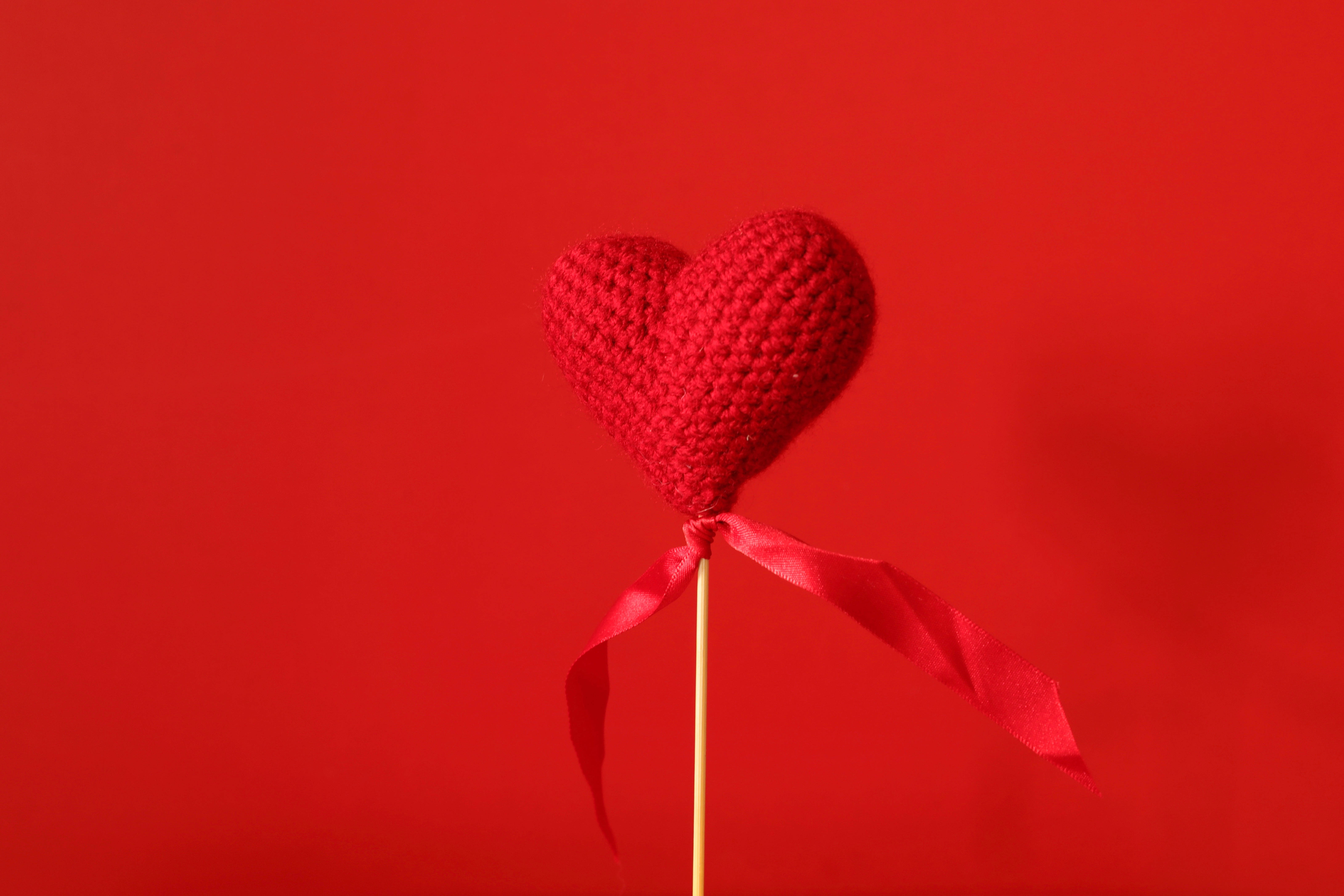 knitted aesthetic heart, on a stick, red crocheted heart, 5K Desktop Wallpaper