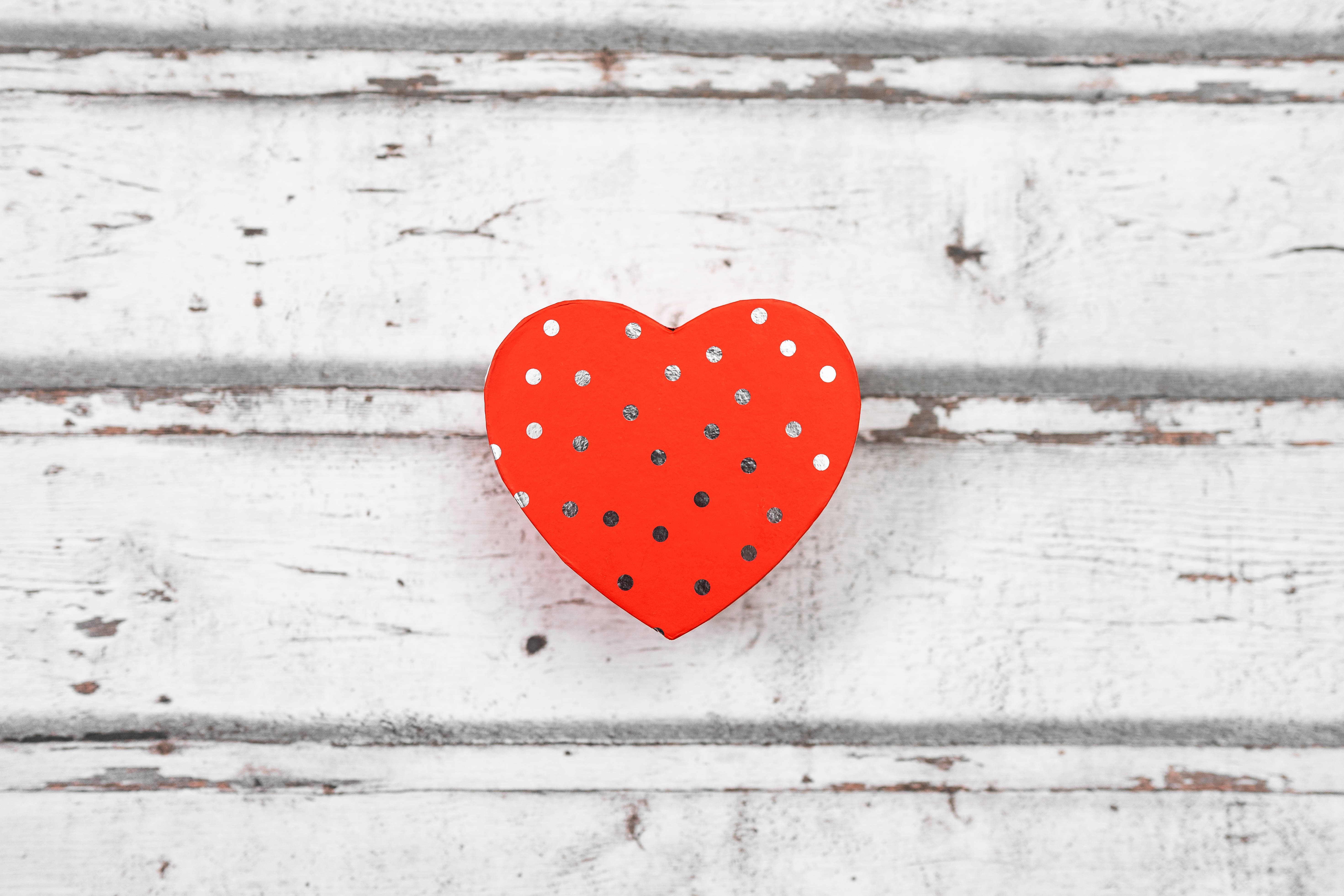 heart shaped box, bright red, silver, 5K Desktop Wallpaper