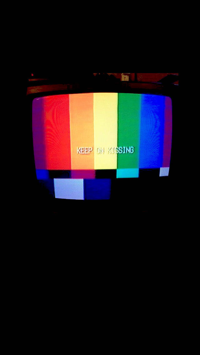 vintage CRT TV, colorful test pattern, text keep on kissing, SD Phone Wallpaper