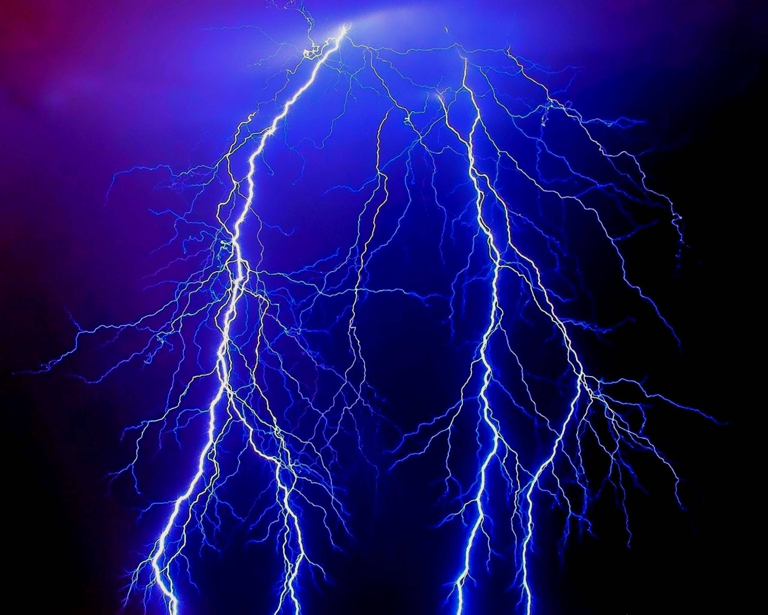 electric blue lightning, dark sky, purple gradients, 2K Desktop Wallpaper