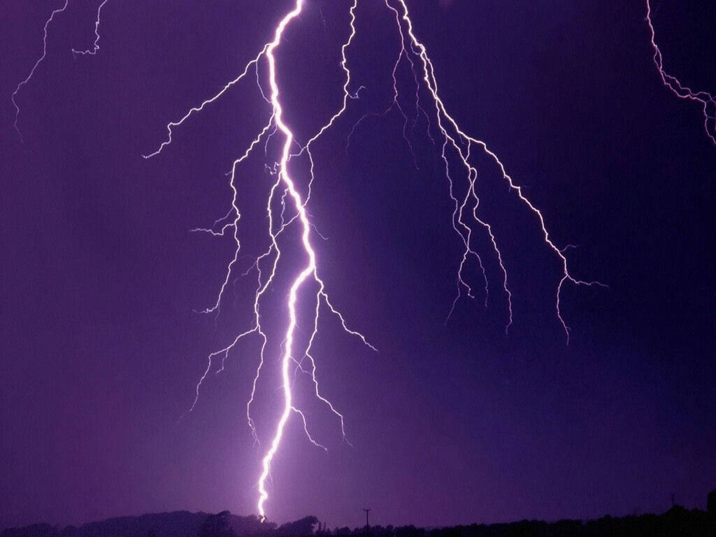 Aesthetic Lightning, purple lightning bolt, dark stormy sky, SD Desktop Wallpaper