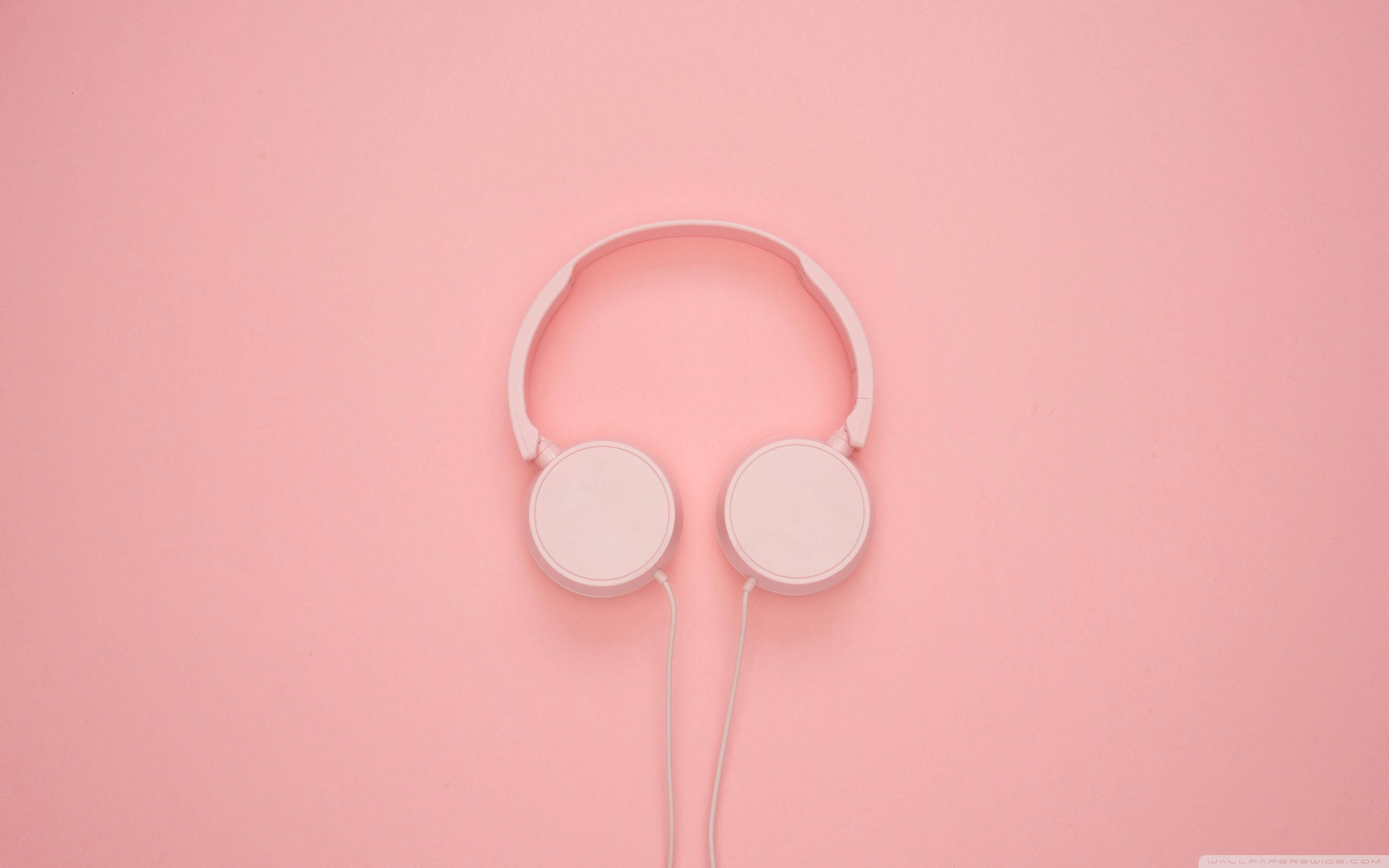 pink headphone, aesthetic mac, minimalist white over-ear headphones, 2K Desktop Wallpaper