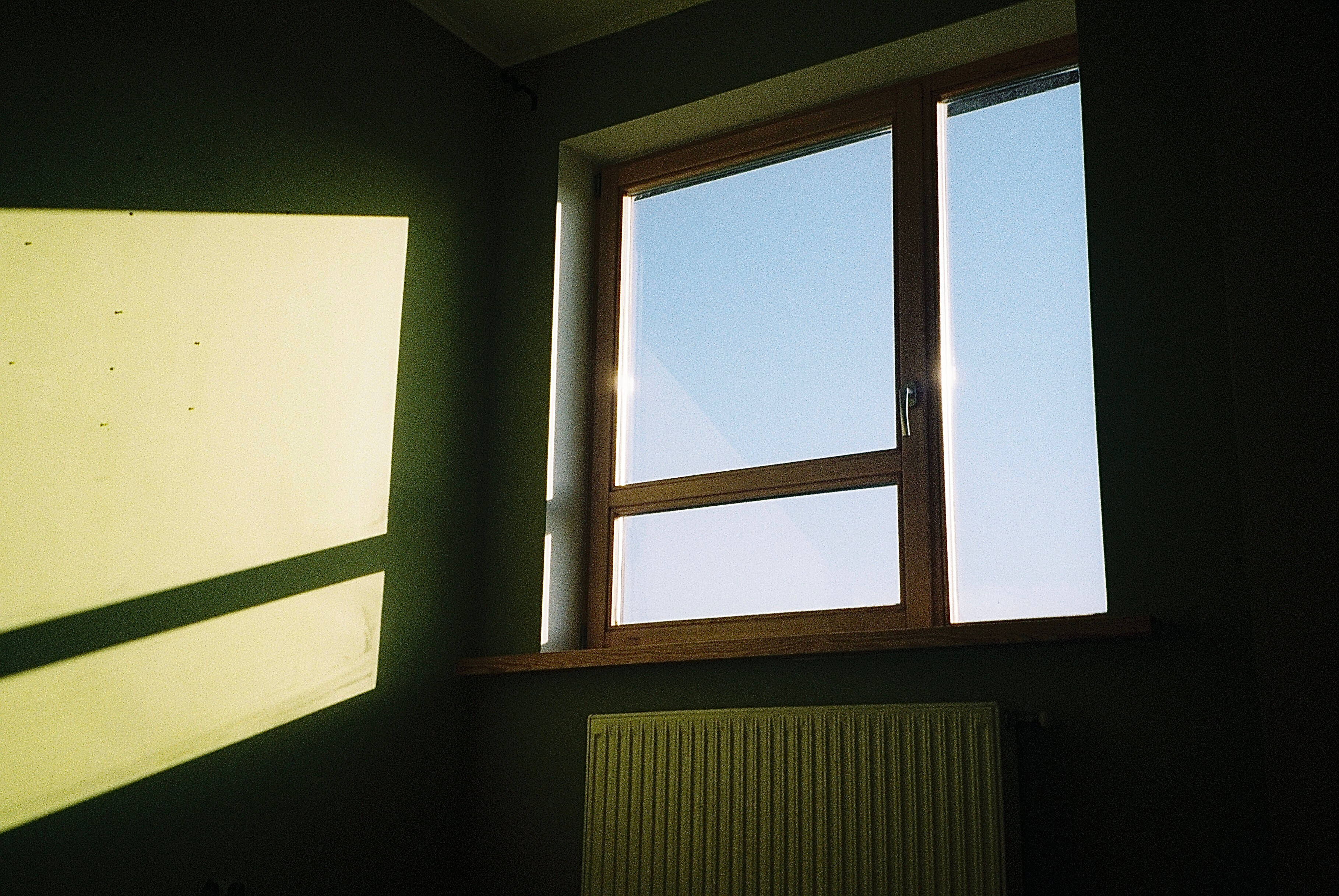 wooden window, clear blue sky, warm sunlight, 2K Desktop Wallpaper