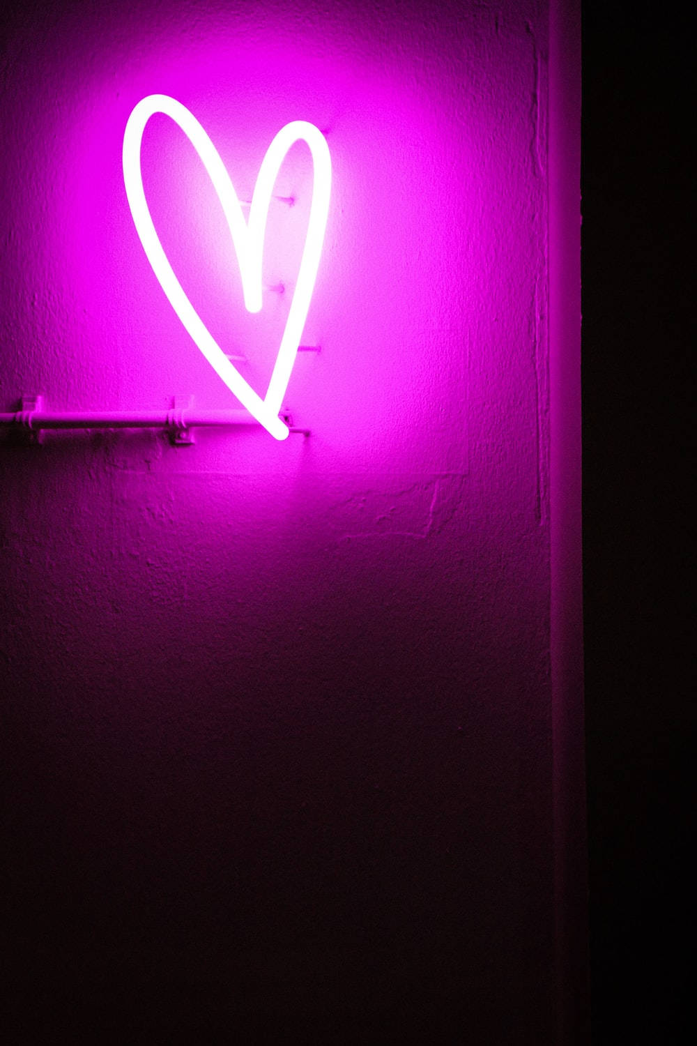 Aesthetic Pink iPhone, neon pink heart, glowing pink neon heart sign, HD Phone Wallpaper