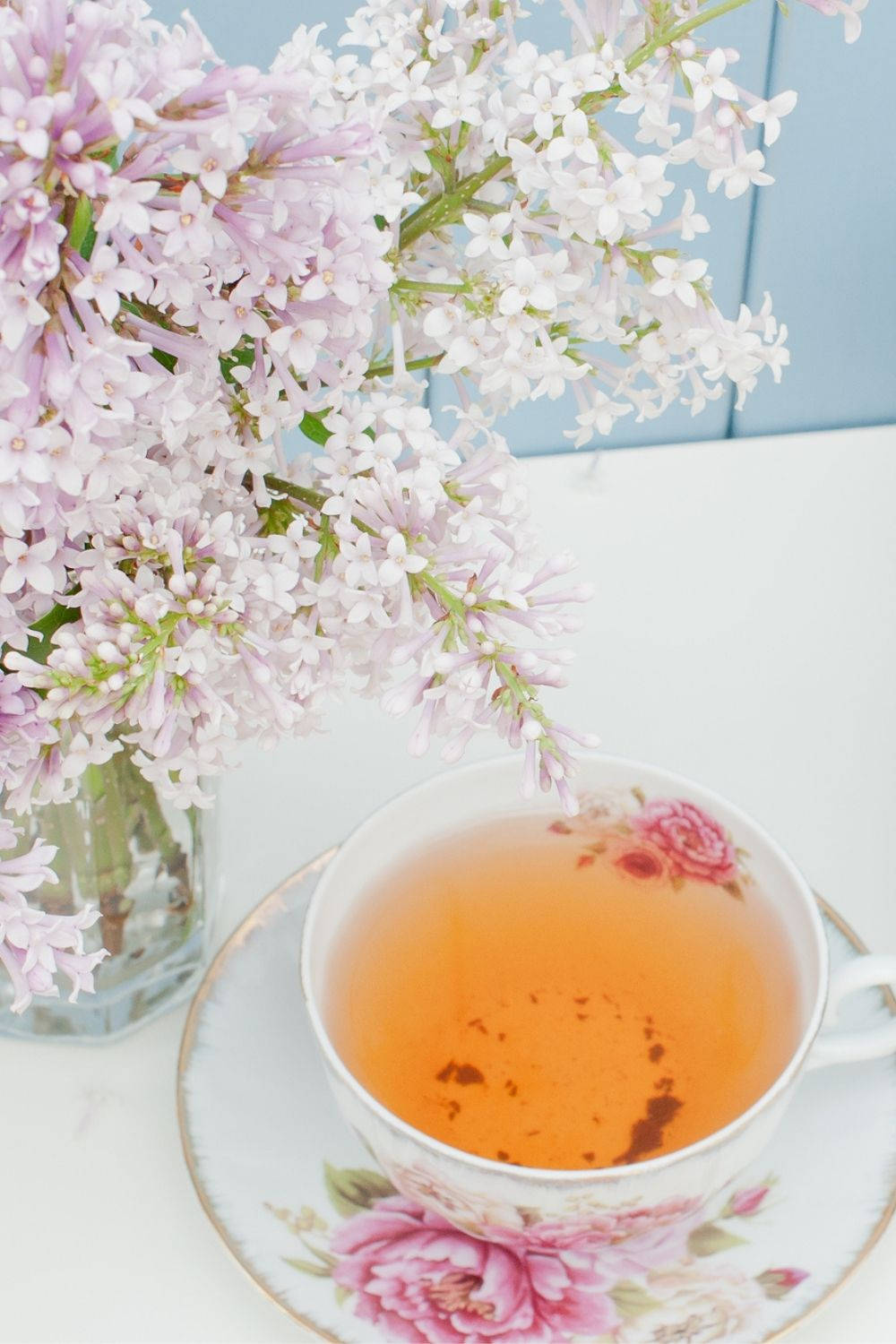 amber tea, soft pink lilacs, white lilacs, HD Phone Wallpaper