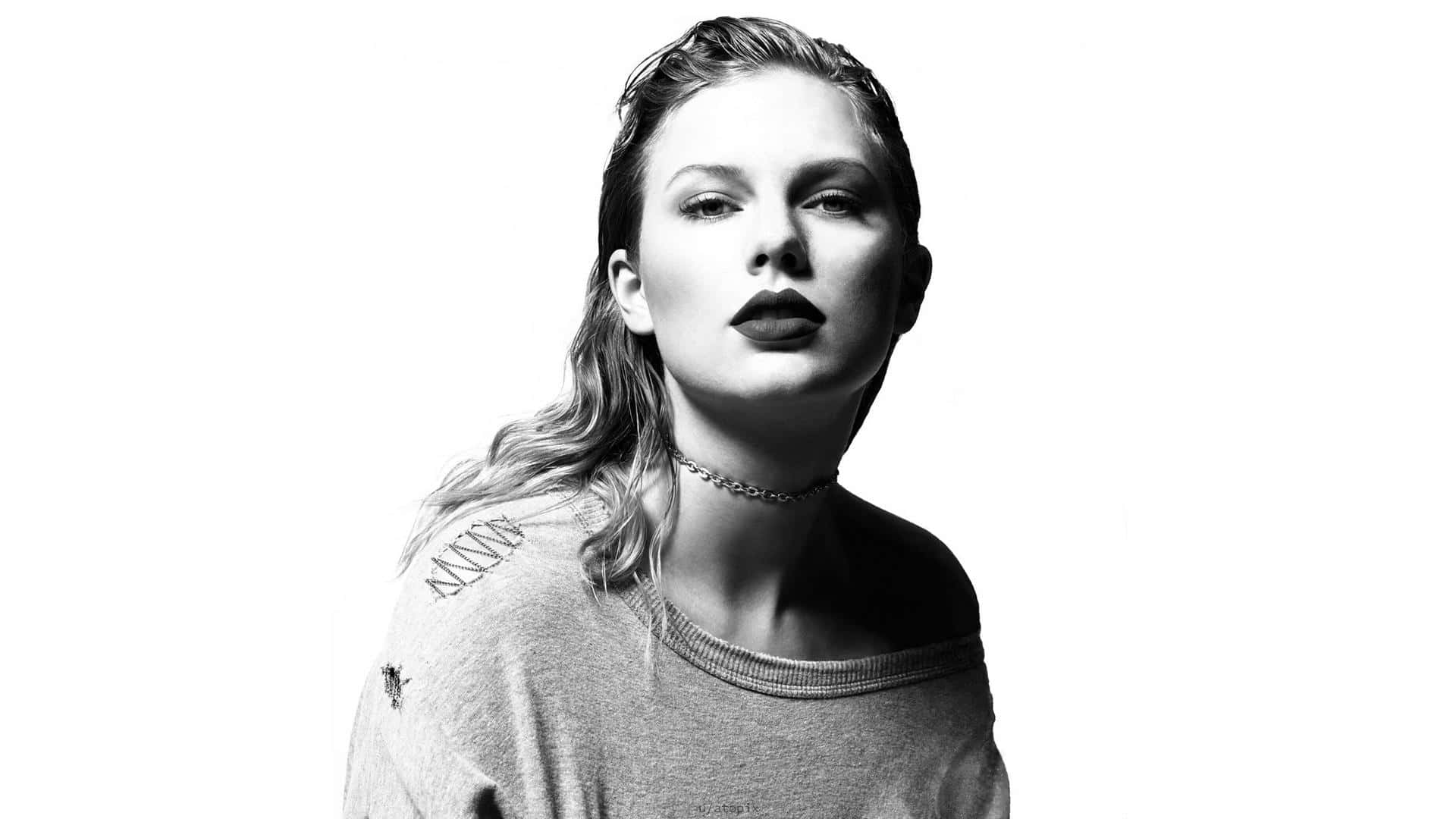 Taylor Swift, black and white portrait, styled hair, Full HD Desktop Wallpaper