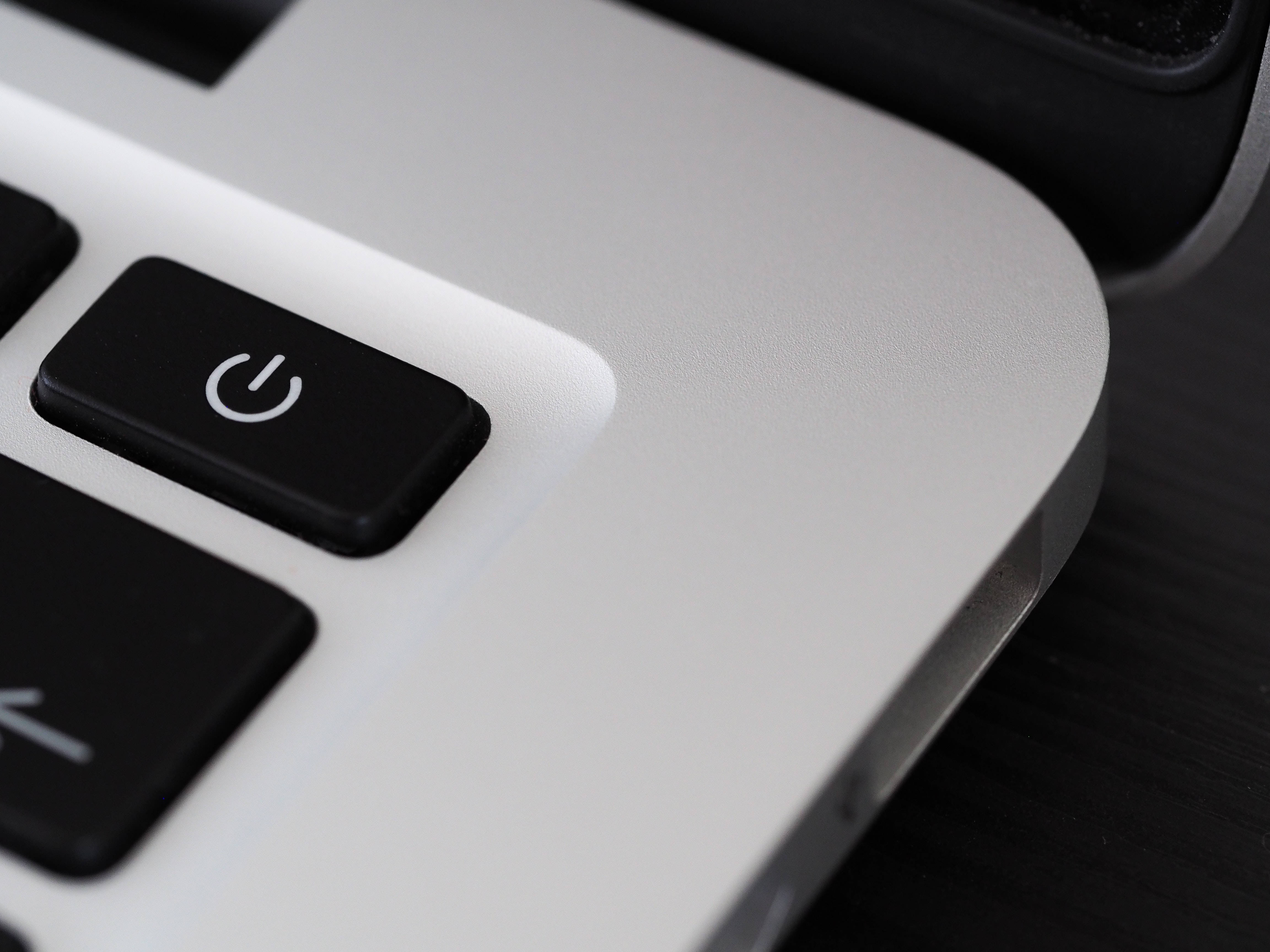 aesthetic tumblr laptop, silver laptop, black keys, 4K Desktop Wallpaper