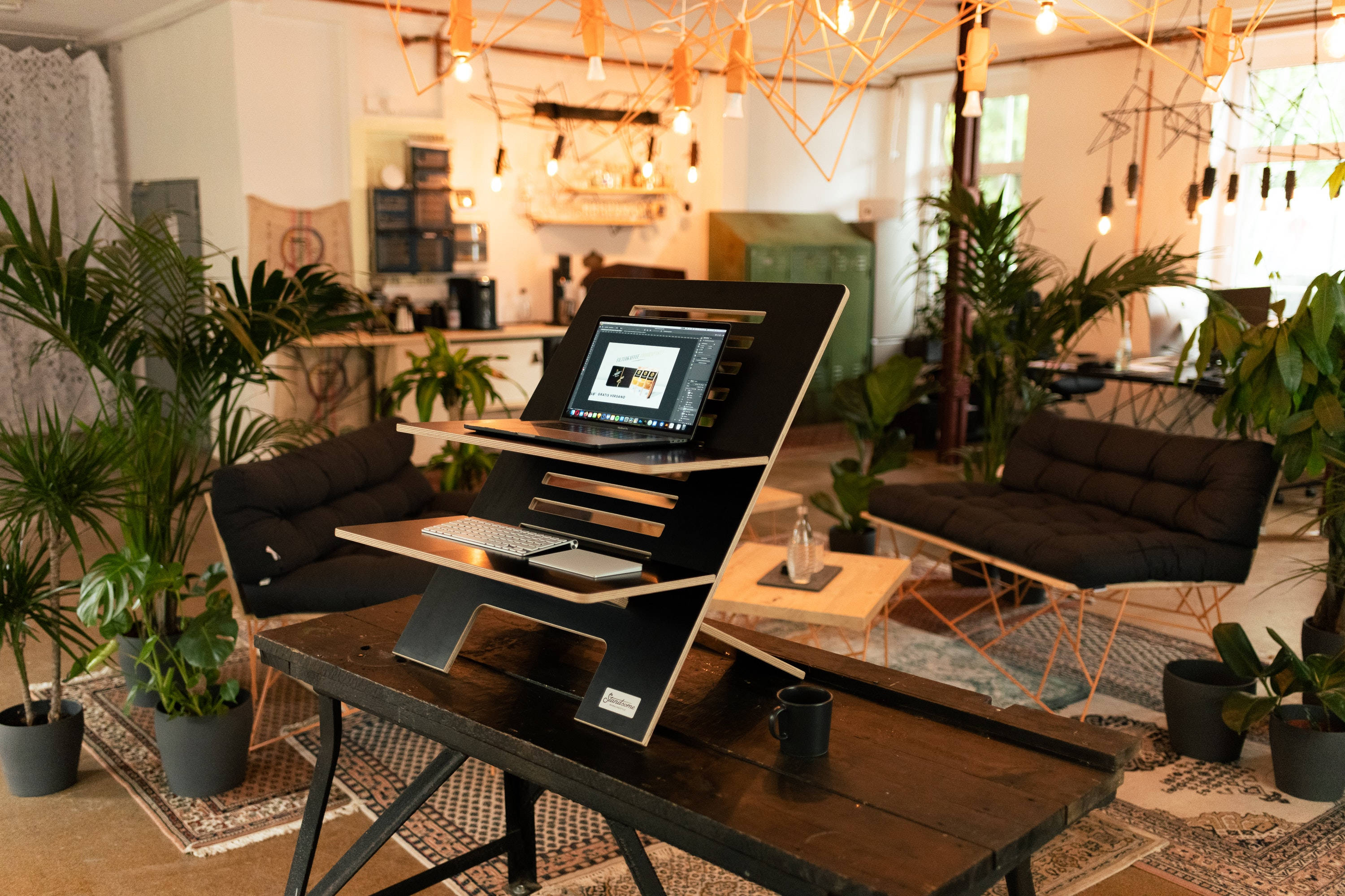 Aesthetic Tumblr Laptop, double layered, black adjustable stand, 2K Desktop Wallpaper