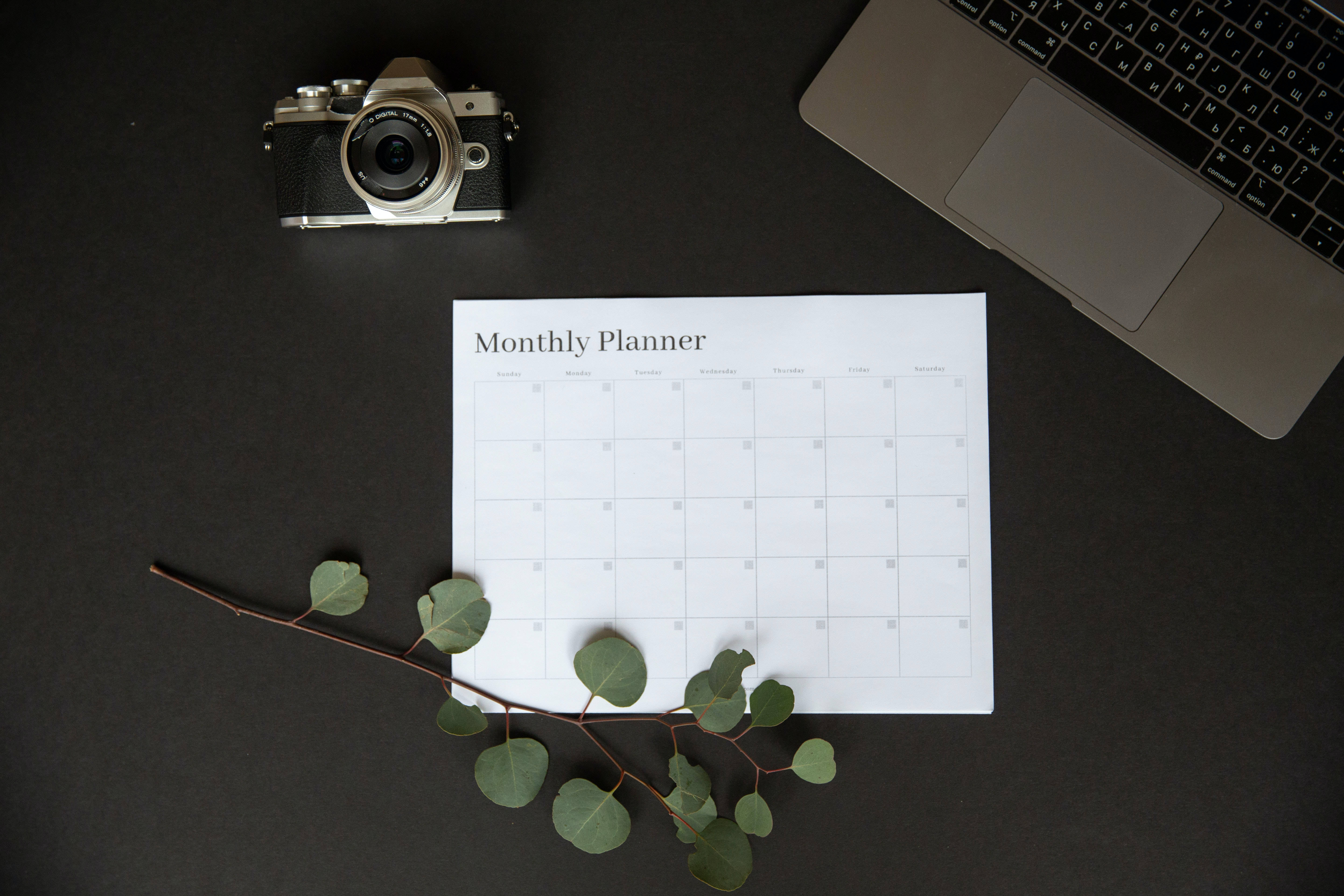 Aesthetic Tumblr Laptop Events Calendar, minimalist desk setup, monthly planner, 5K Desktop Wallpaper