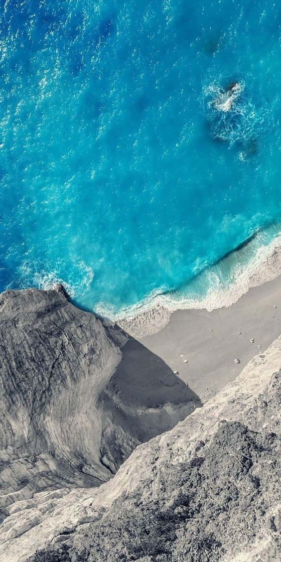 Aesthetic Wave, vibrant turquoise waters, crescent gray sand beach, SD Phone Wallpaper