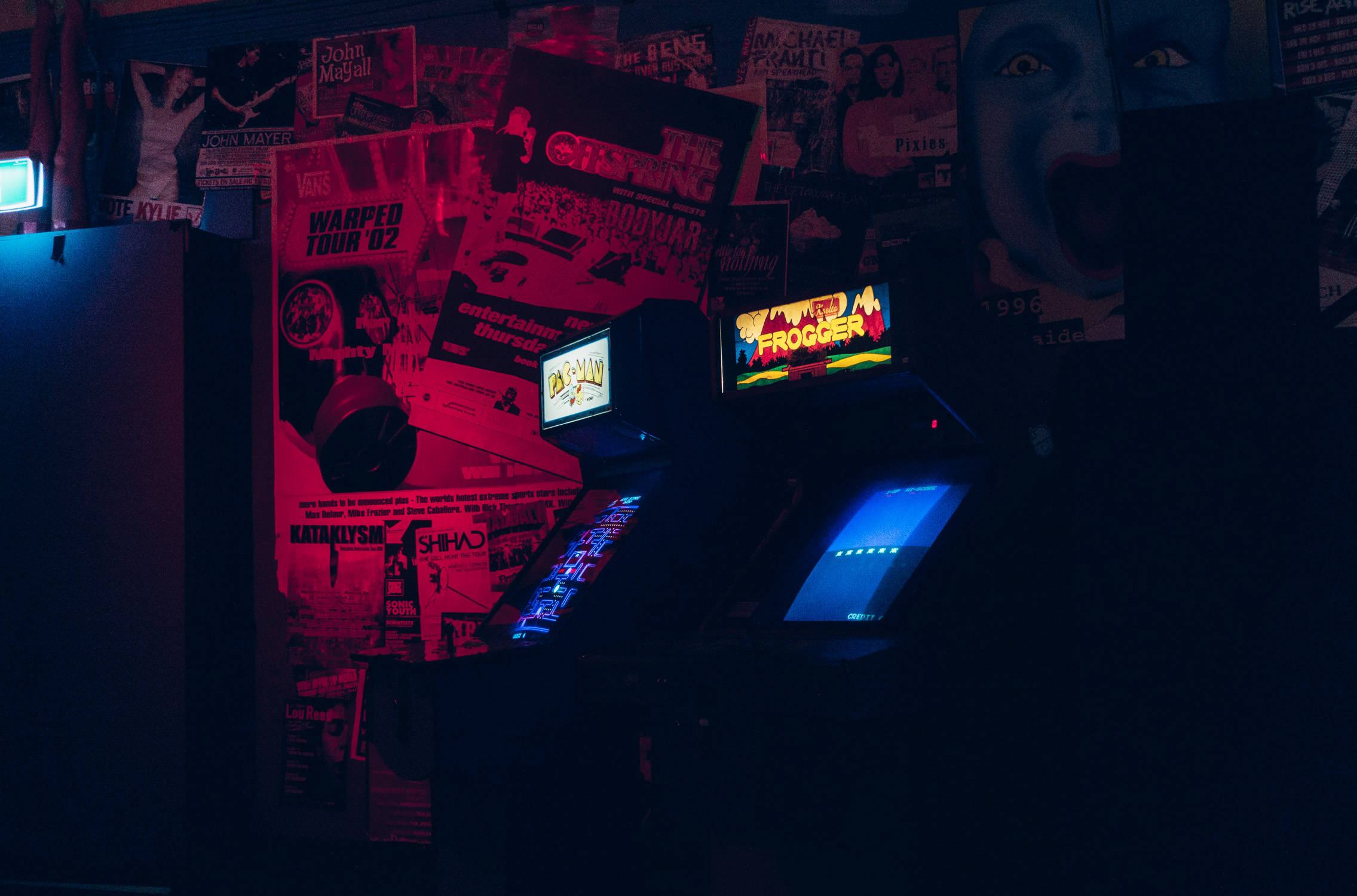 retro aesthetic arcade cabinets, neon blue light, dimly lit room, Full HD Desktop Wallpaper