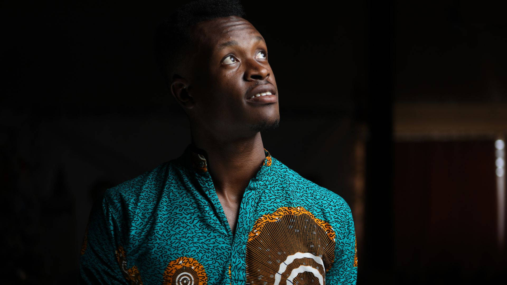 African Man, African Print, vibrant patterned shirt, Full HD Desktop Wallpaper