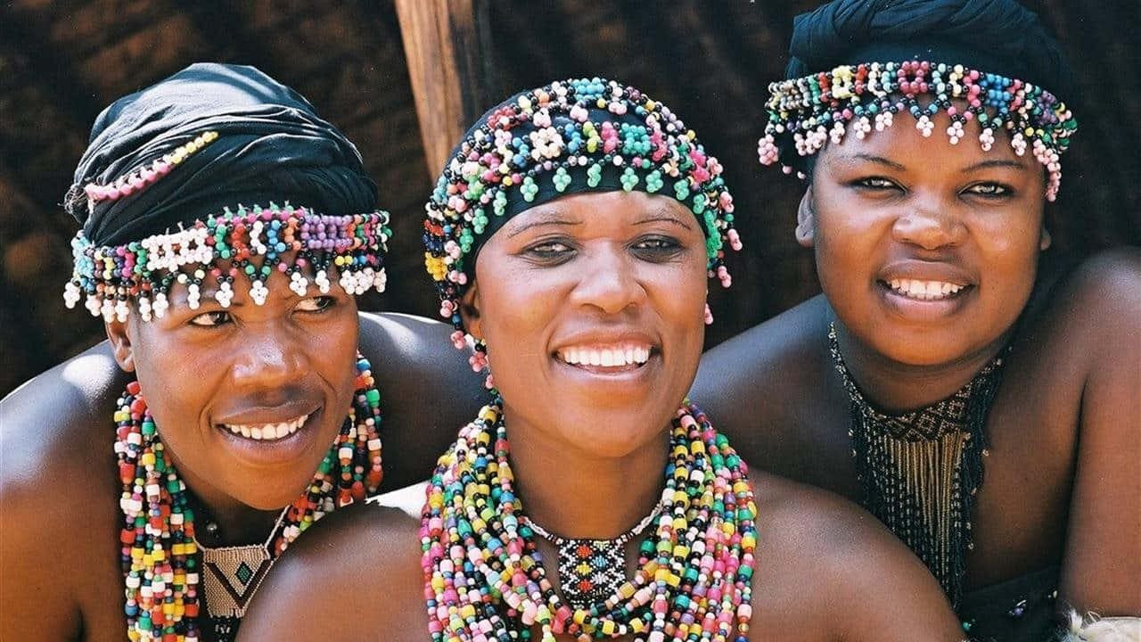 African culture, vibrant beaded headbands, vibrant necklaces, HD Desktop Wallpaper