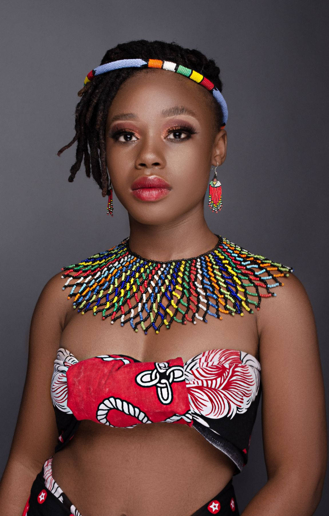 African Woman, ethnic necklace, vibrant beaded jewelry, HD Phone Wallpaper