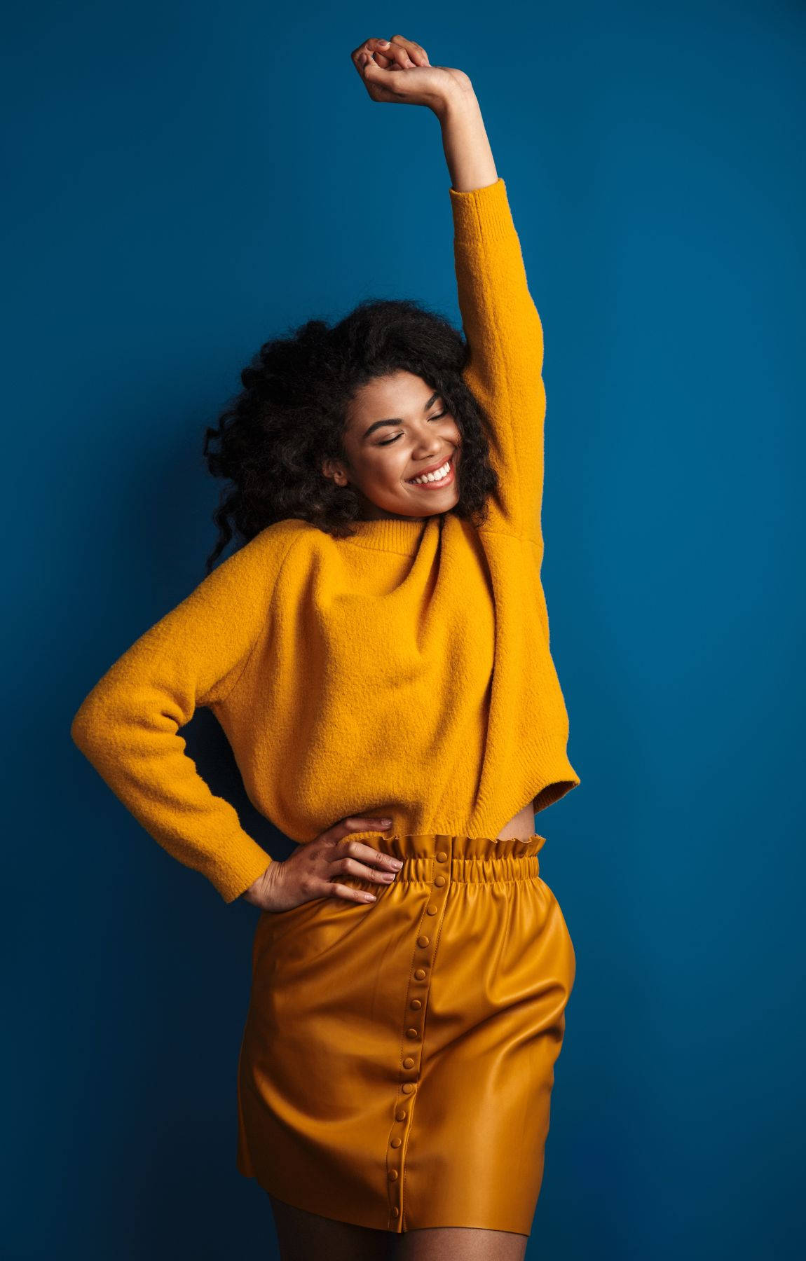 mustard sweater, skirt, solid blue studio backdrop, HD Phone Wallpaper