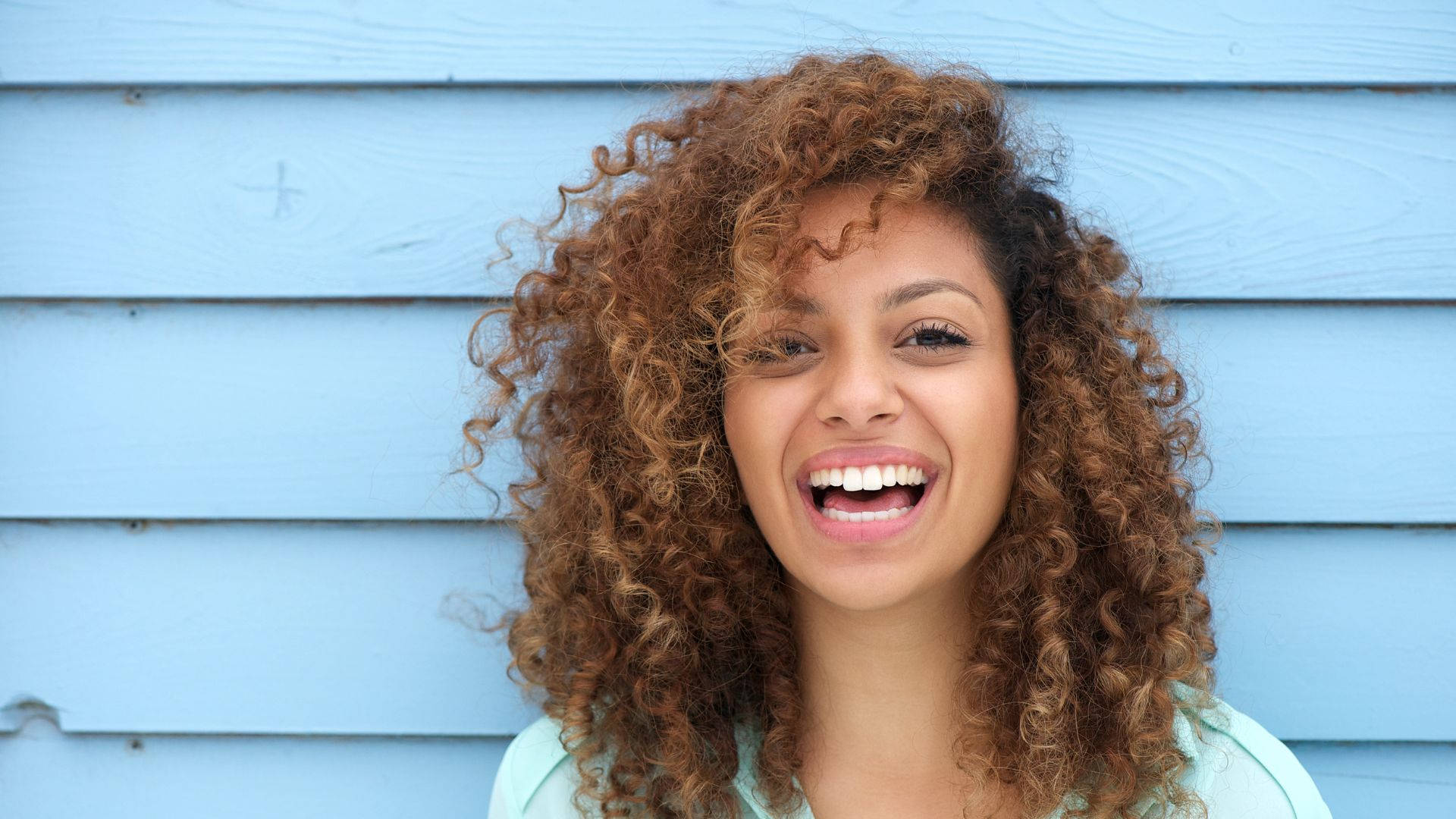 African Woman, voluminous curly hair, light blue wooden wall, Full HD Desktop Wallpaper
