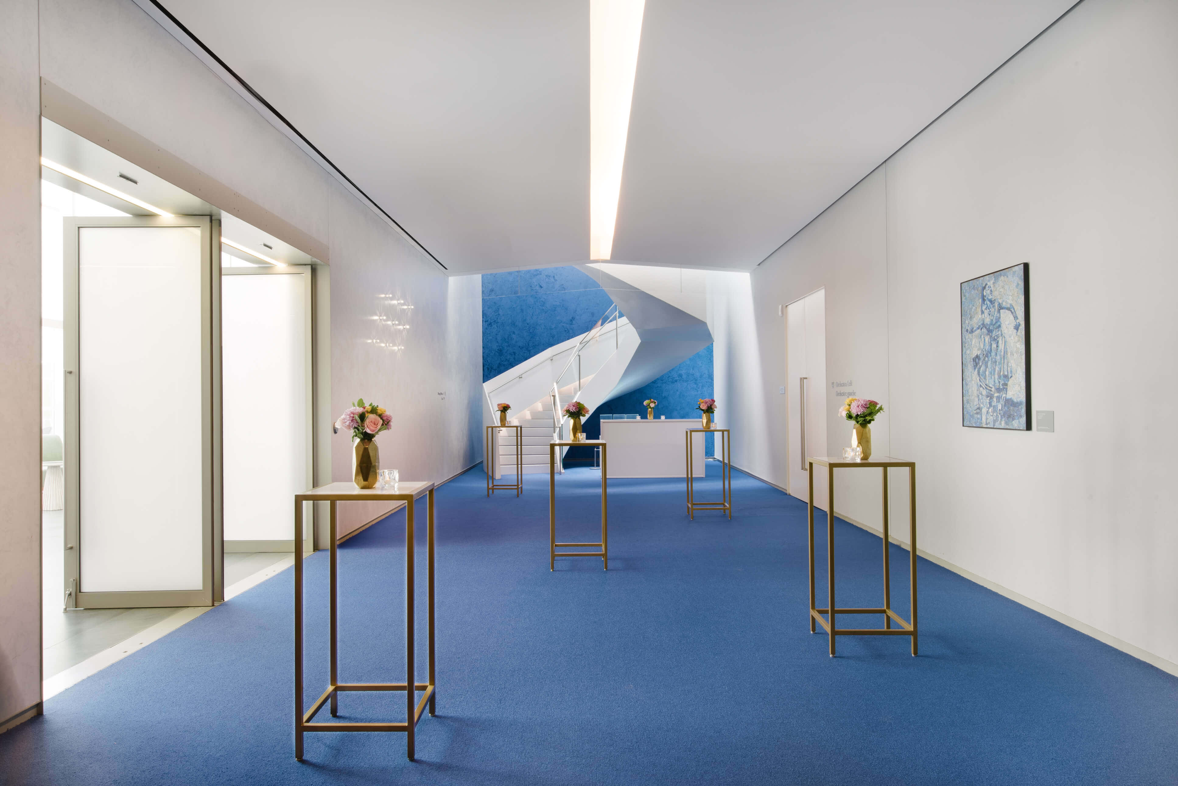 Aga Khan Museum, interior corridor, blue carpet, 4K Desktop Wallpaper